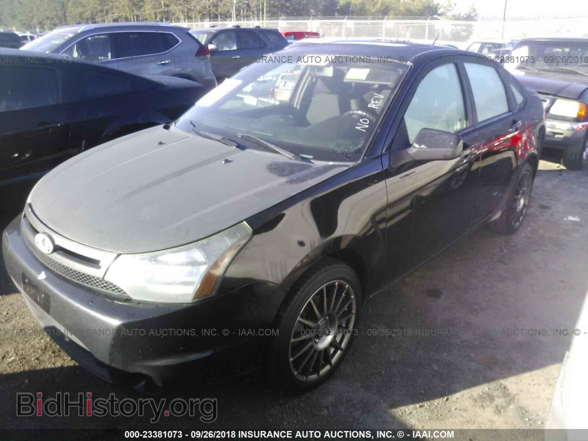 2011 Ford Focus - VIN: 1FAHP3GN8BW190895 - Фото 2