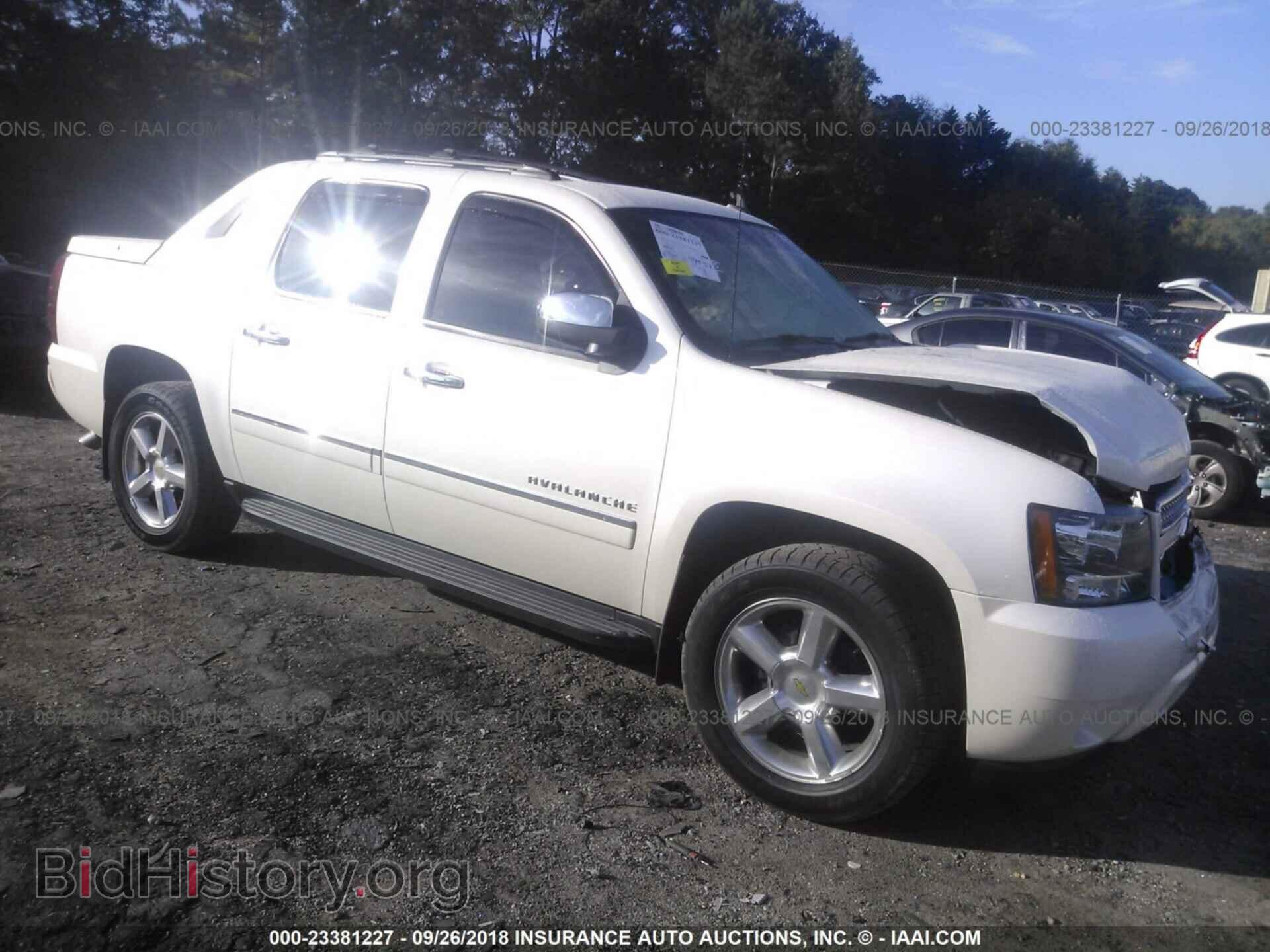 Photo 3GNTKGE32BG337150 - Chevrolet Avalanche 2011