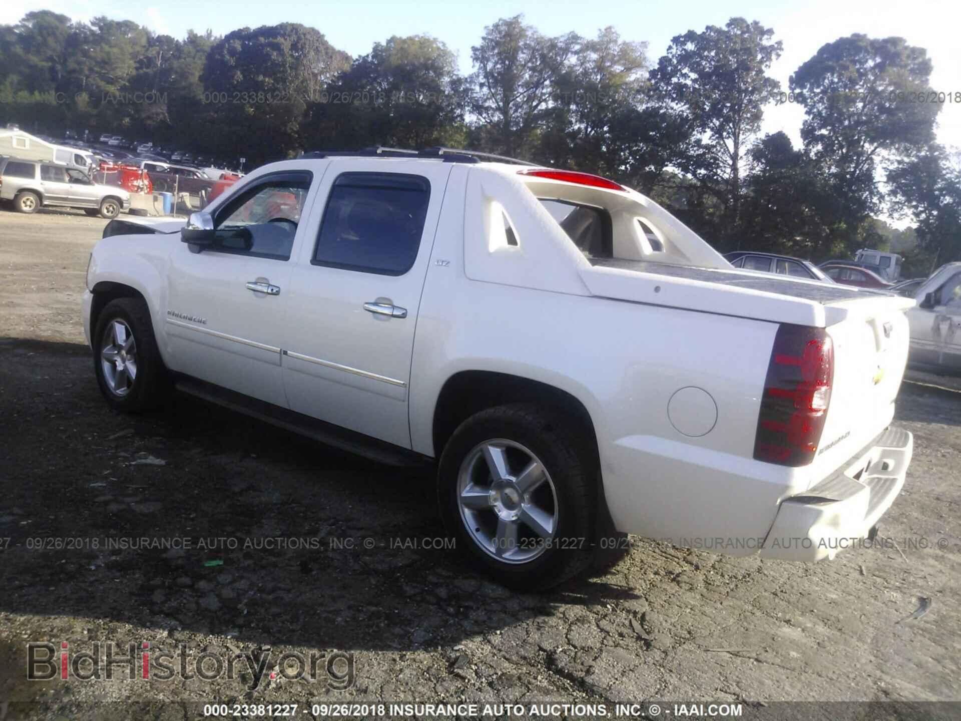 2011 Chevrolet Avalanche - VIN: 3GNTKGE32BG337150 - Фото 3
