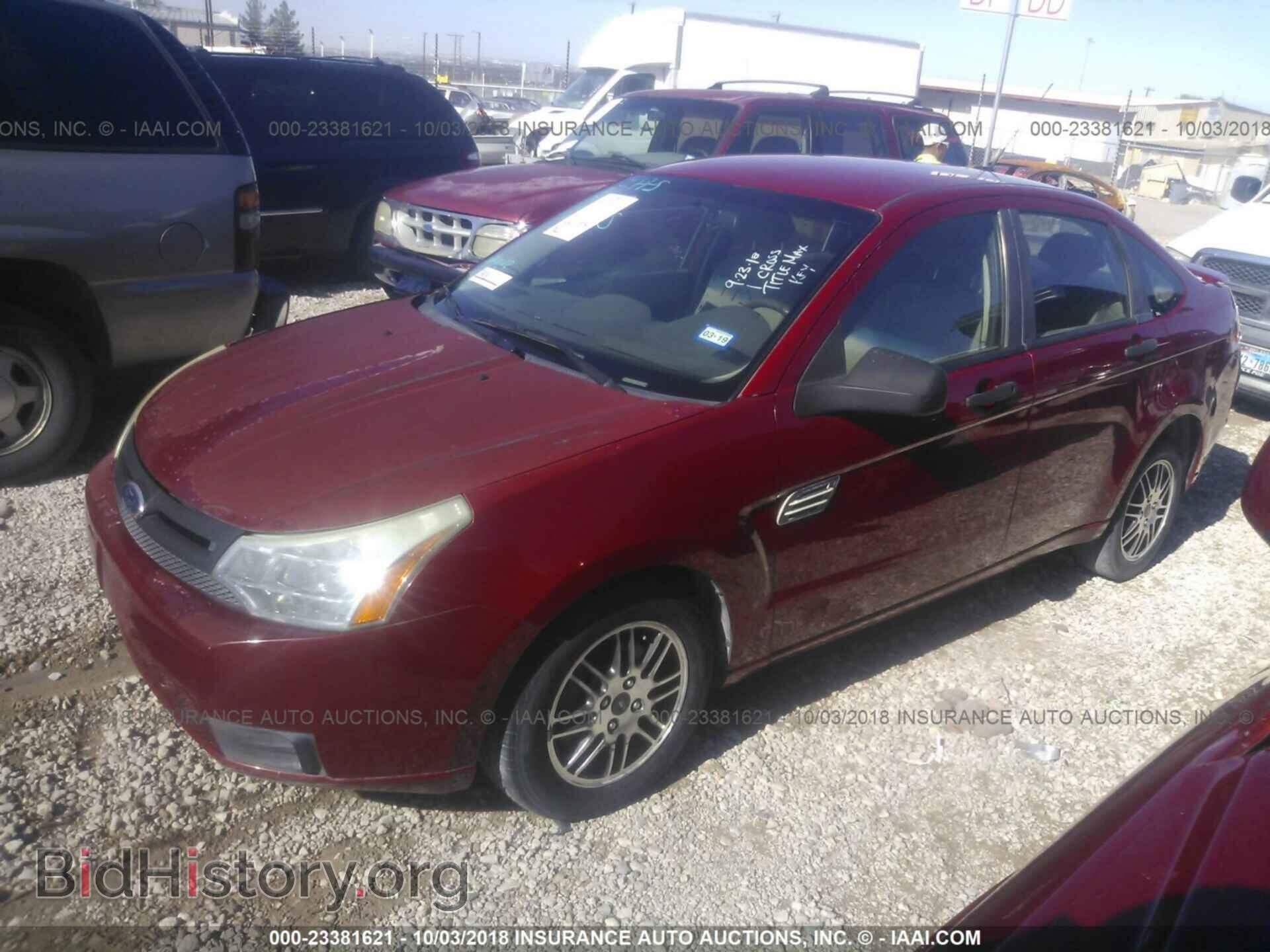 2011 Ford Focus - VIN: 1FAHP3FN8BW180367 - Фото 2