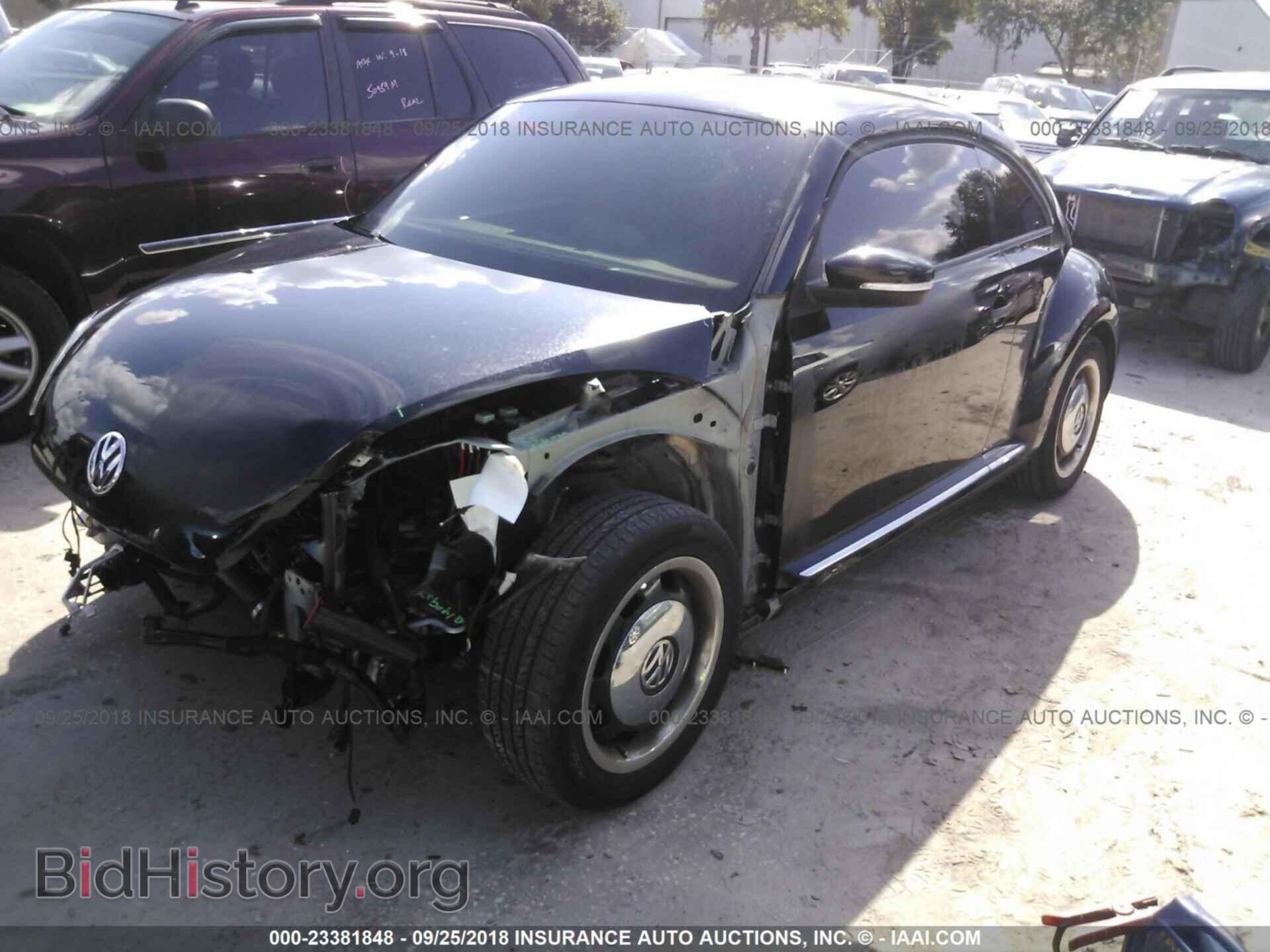 2016 Volkswagen Beetle - VIN: 3VWF17AT3GM633475 - Фото 2