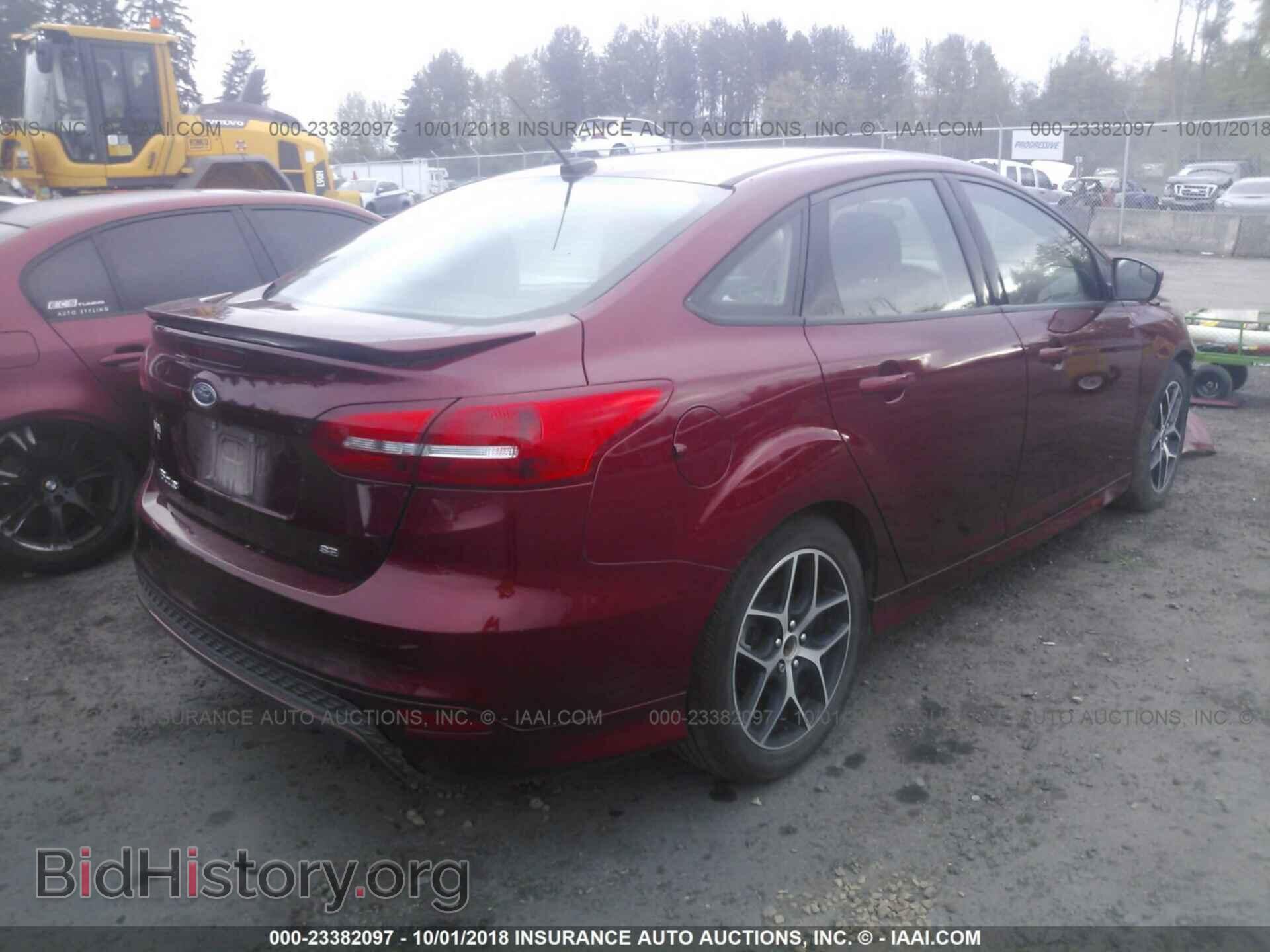 2016 Ford Focus - VIN: 1FADP3F20GL372962 - Photo 4