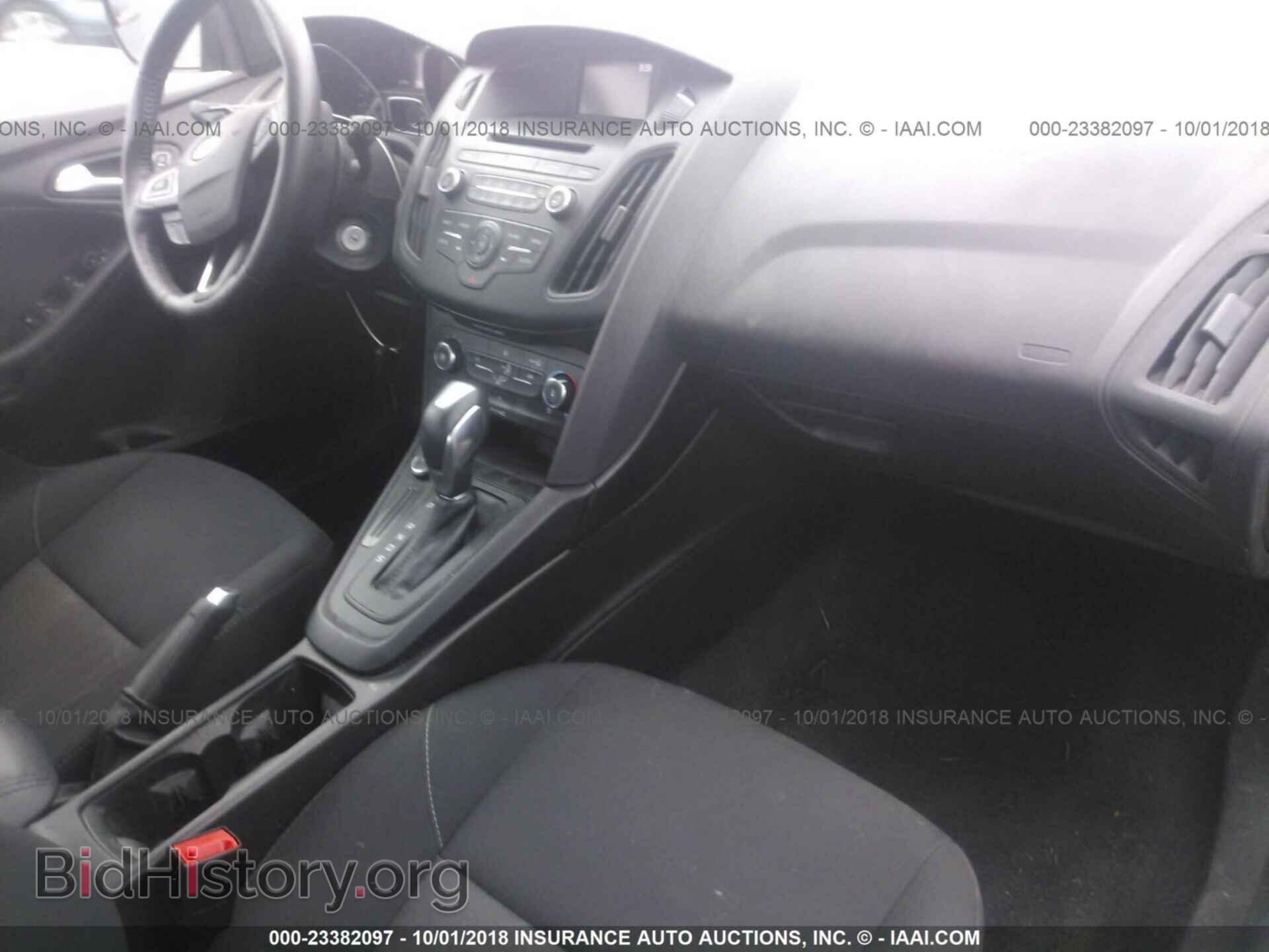 2016 Ford Focus - VIN: 1FADP3F20GL372962 - Photo 5