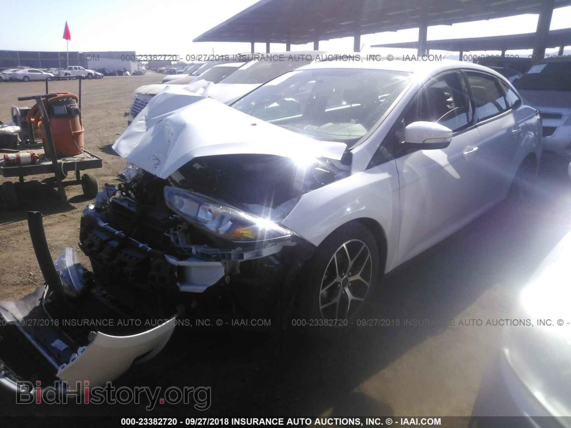 2017 Ford Focus - VIN: 1FADP3H20HL327230 - Фото 2