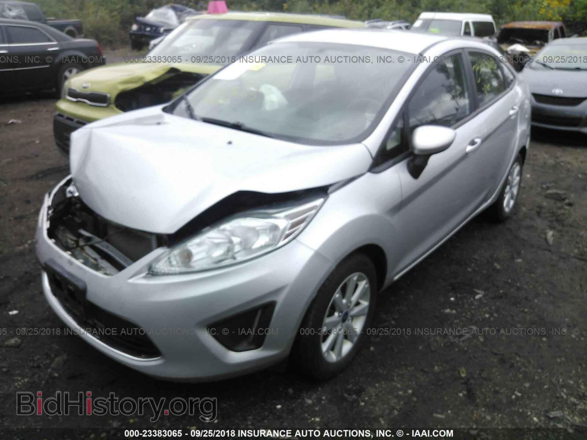 2012 Ford Fiesta - VIN: 3FADP4BJ1CM112601 - Фото 2