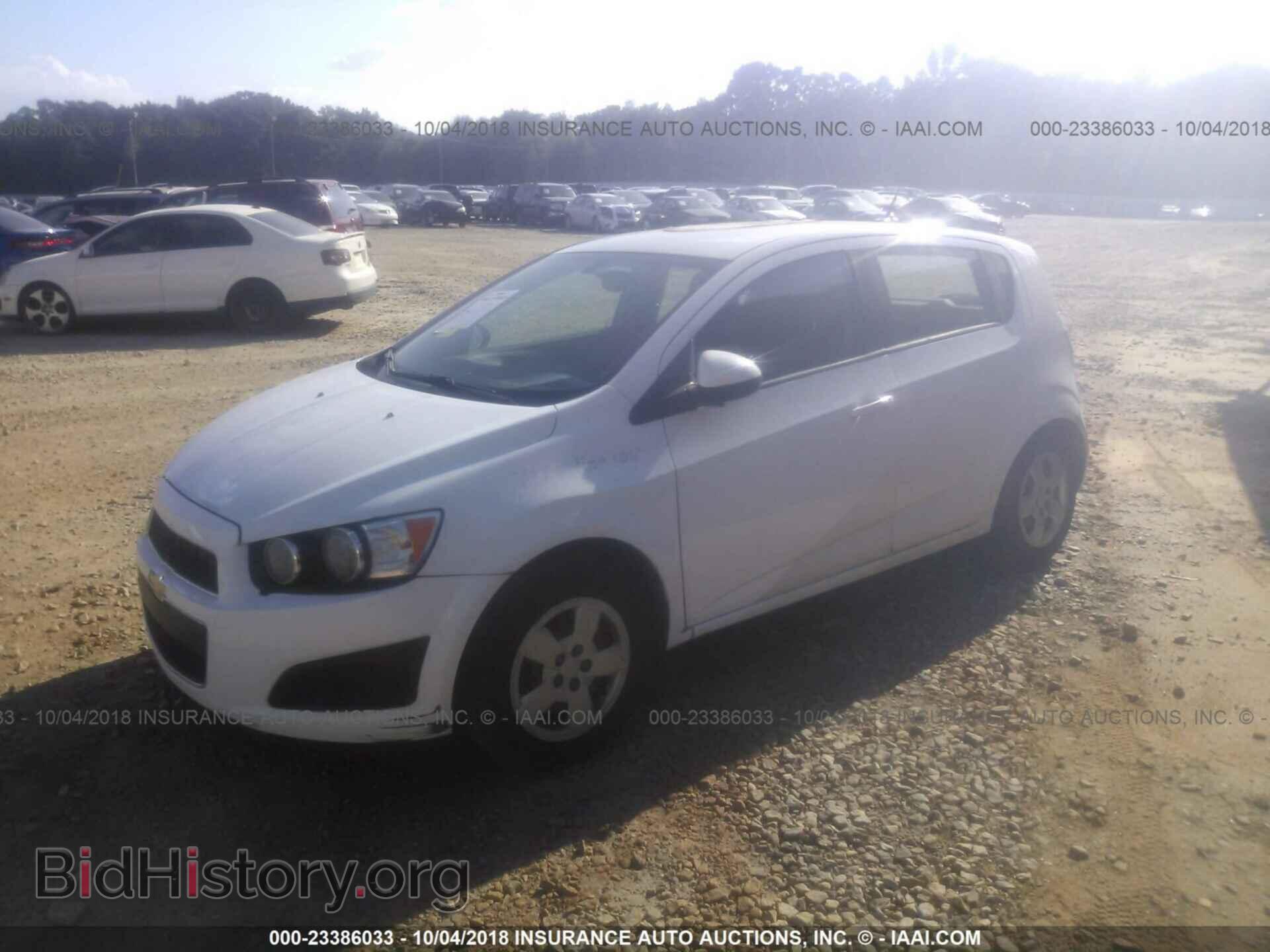 2014 Chevrolet Sonic - VIN: 1G1JA6SH4E4102885 - Фото 2