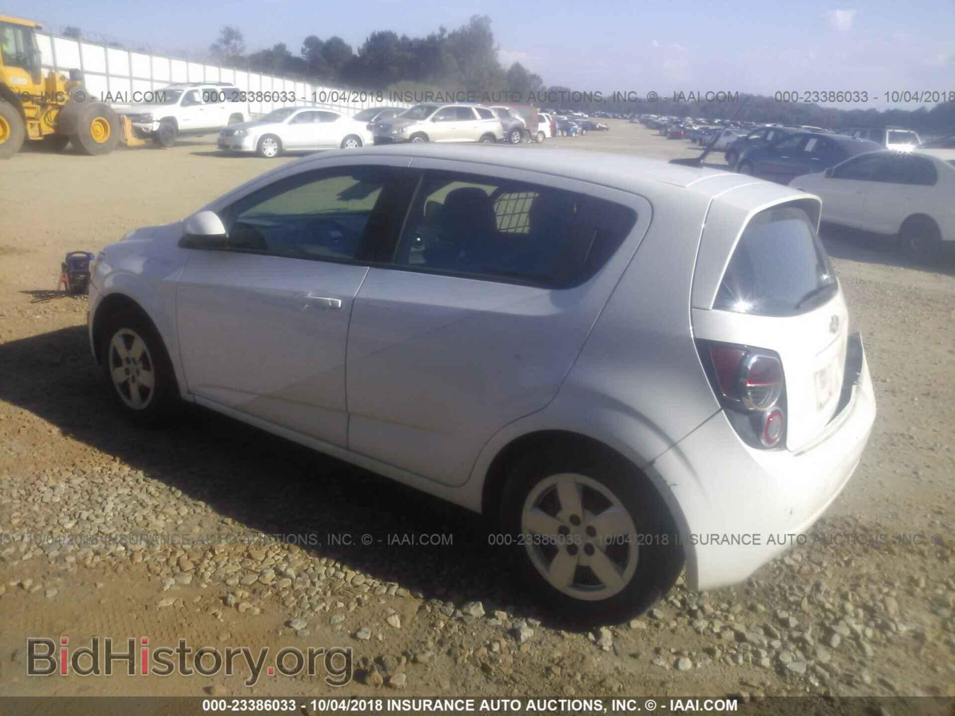 2014 Chevrolet Sonic - VIN: 1G1JA6SH4E4102885 - Фото 3