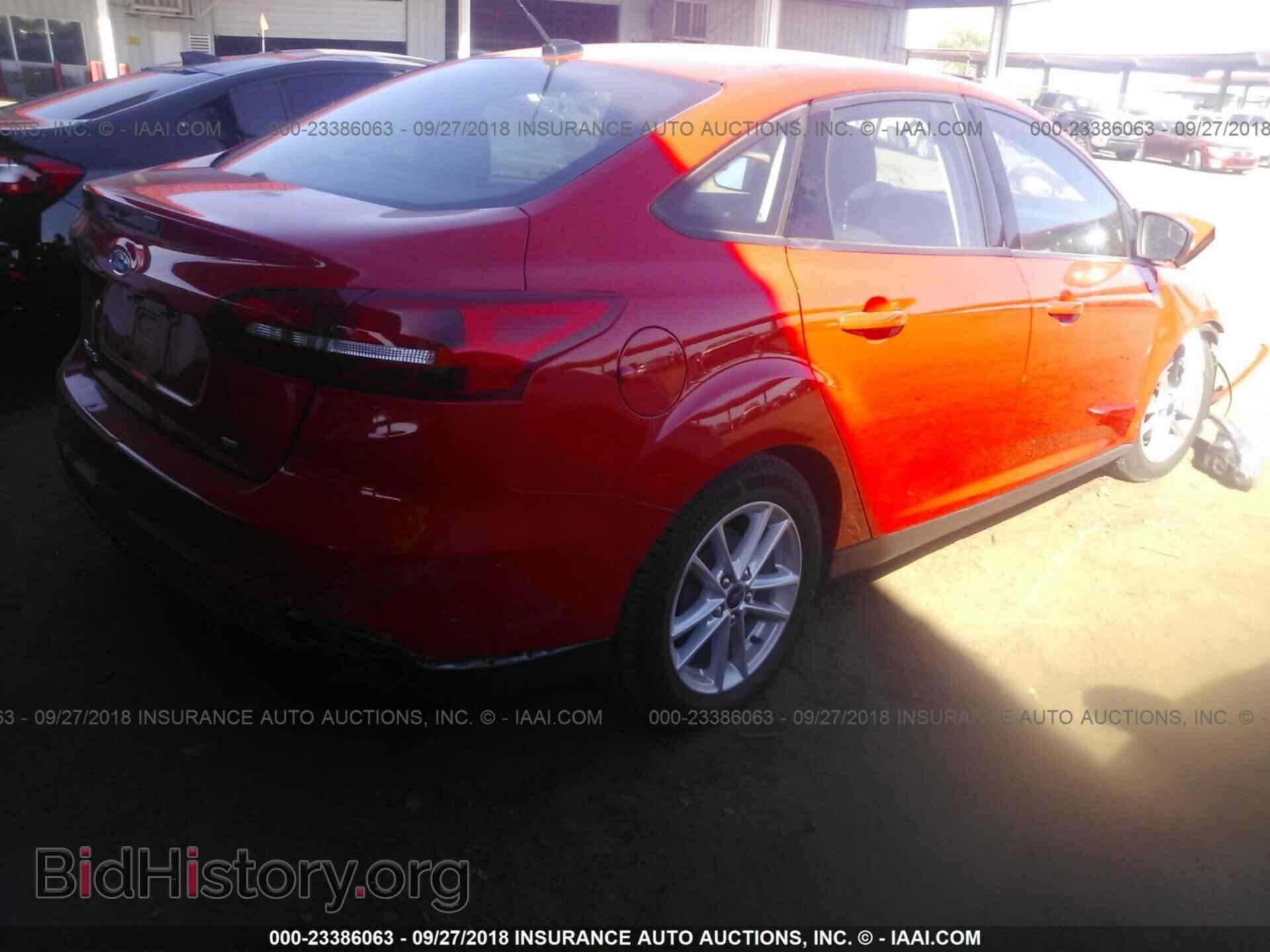 2016 Ford Focus - VIN: 1FADP3F28GL286475 - Photo 4