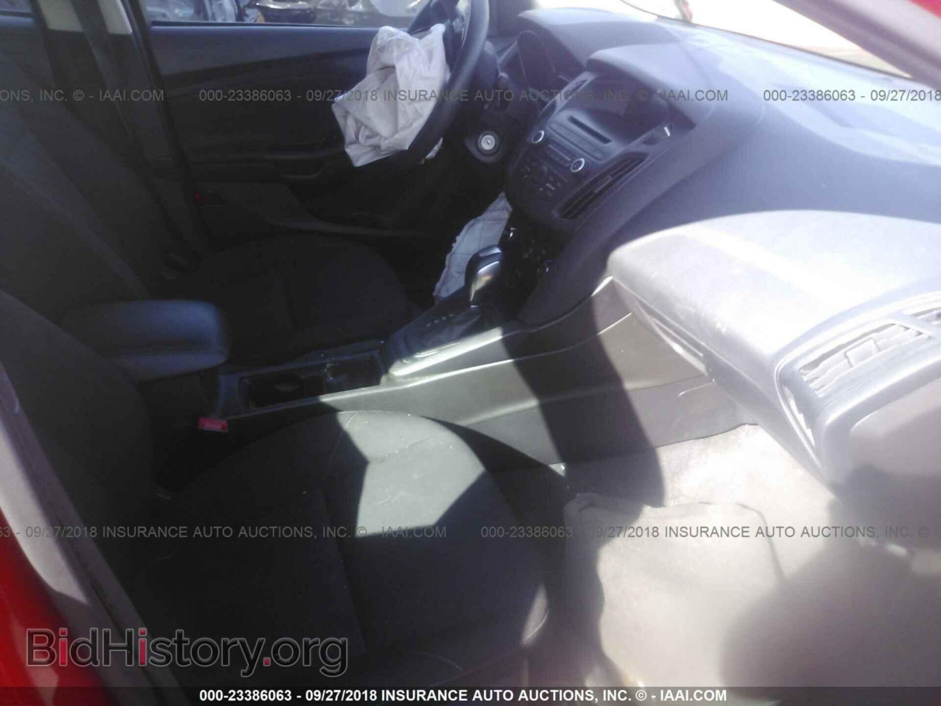 2016 Ford Focus - VIN: 1FADP3F28GL286475 - Photo 5