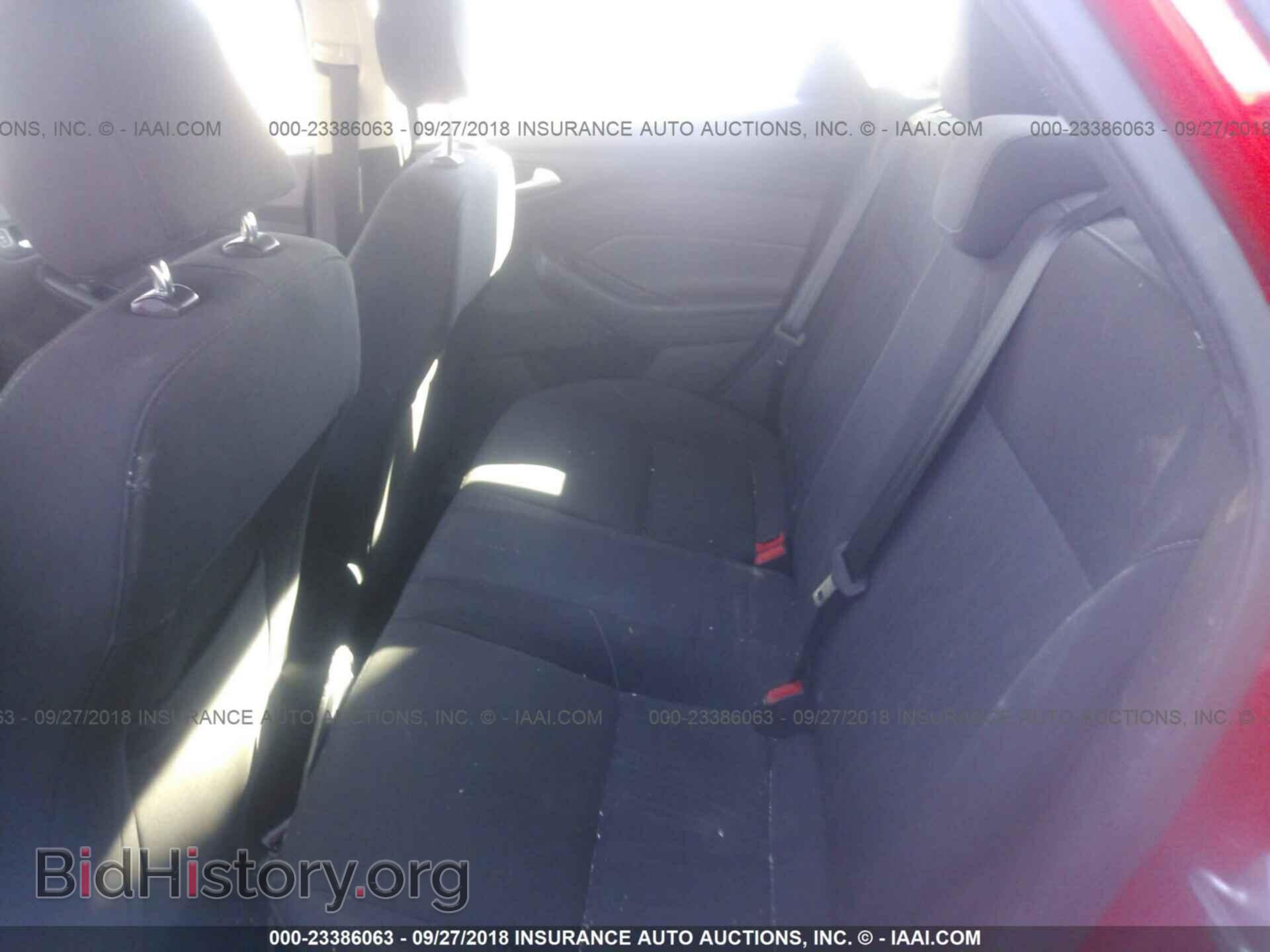 2016 Ford Focus - VIN: 1FADP3F28GL286475 - Photo 8