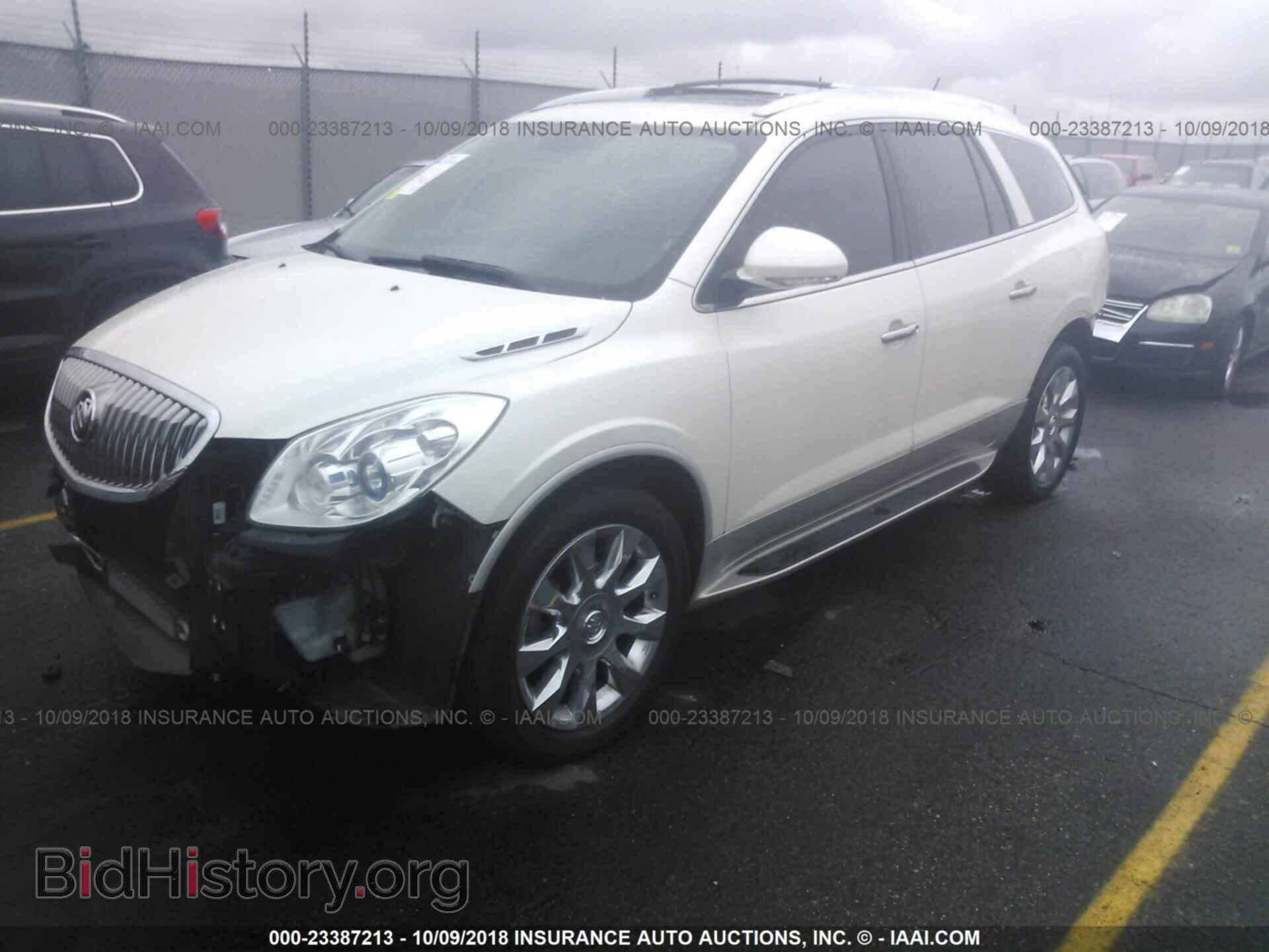 2011 Buick Enclave - VIN: 5GAKVCED2BJ355600 - Photo 2
