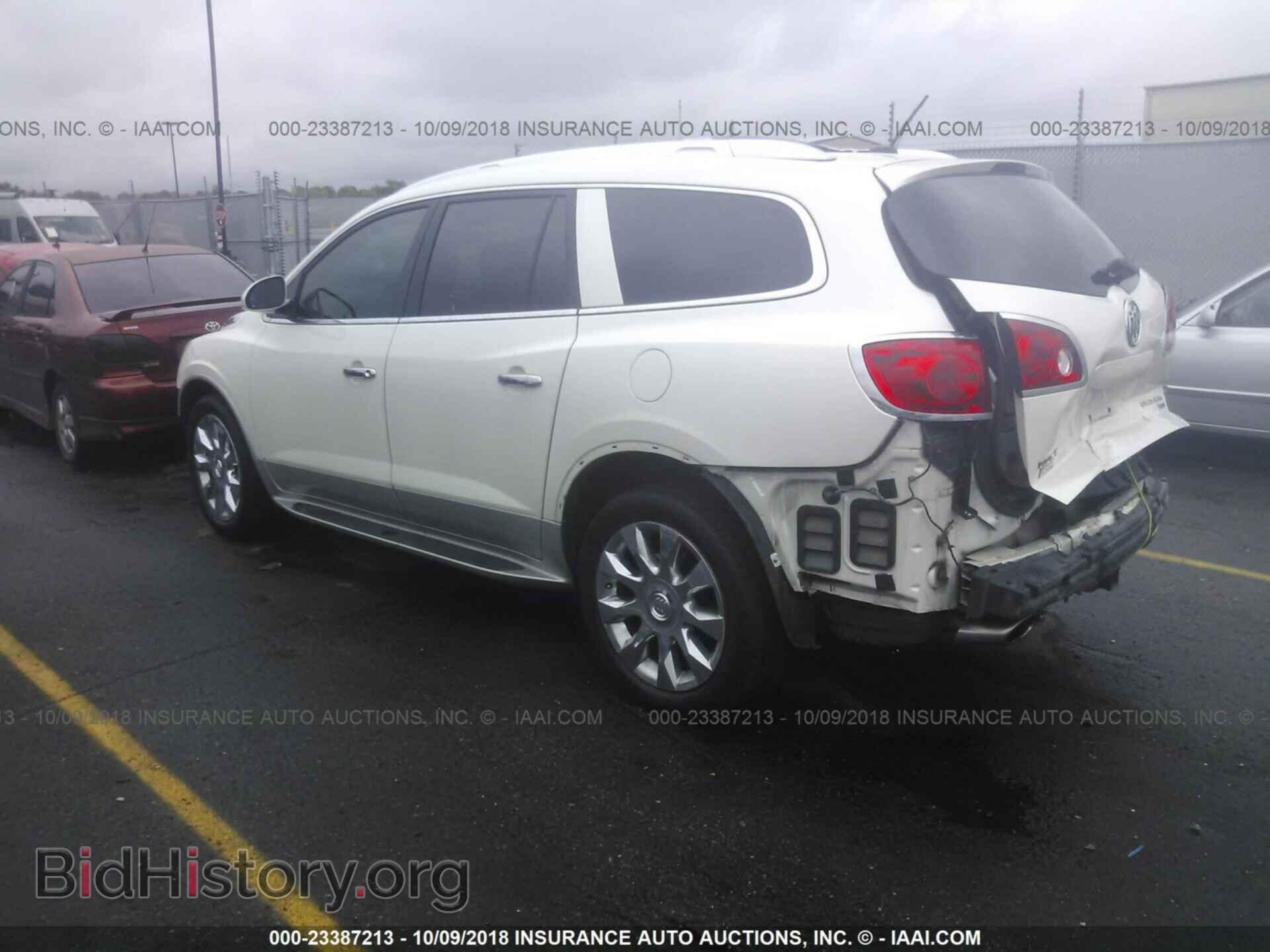 2011 Buick Enclave - VIN: 5GAKVCED2BJ355600 - Photo 3