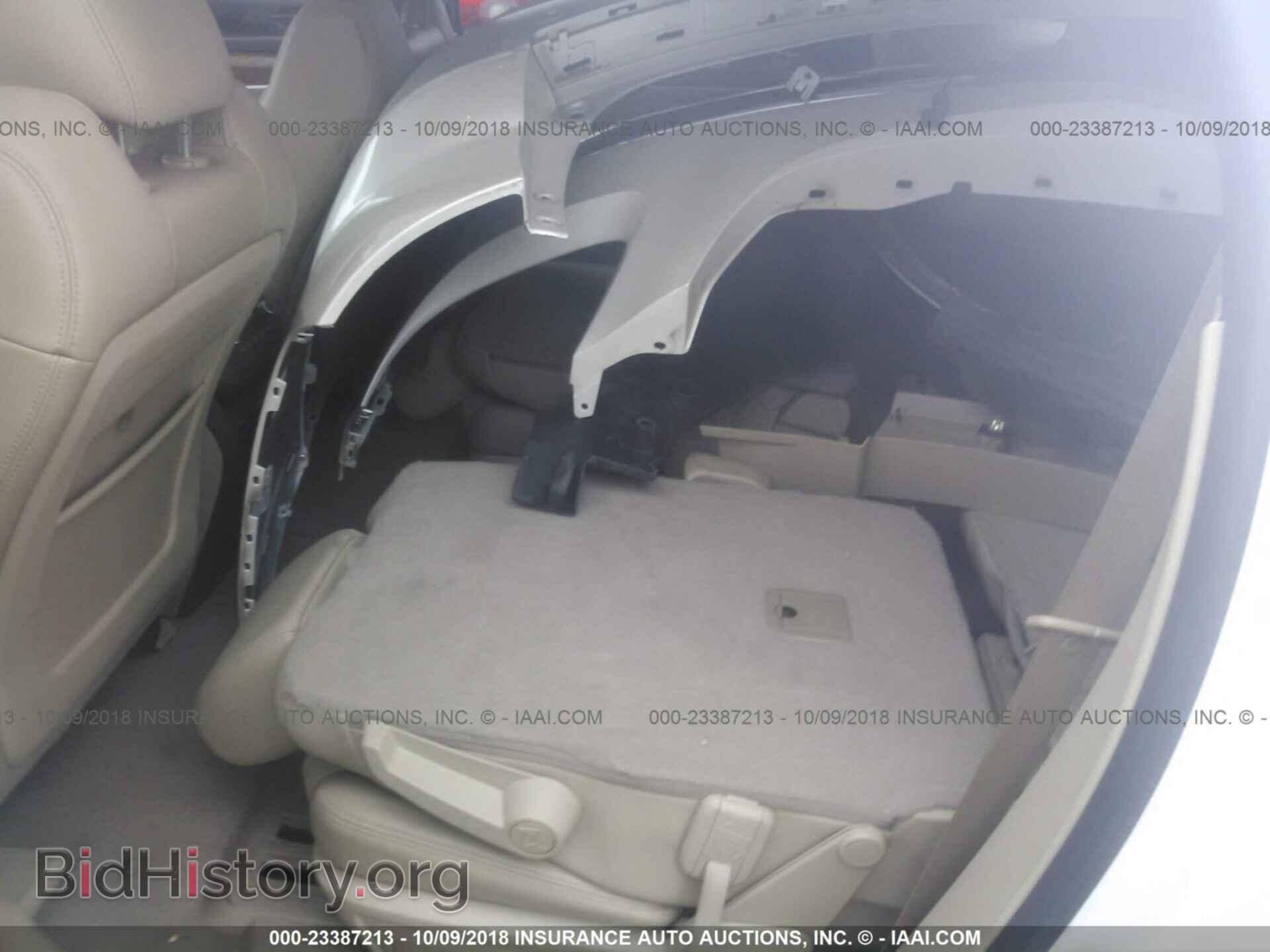 2011 Buick Enclave - VIN: 5GAKVCED2BJ355600 - Photo 8