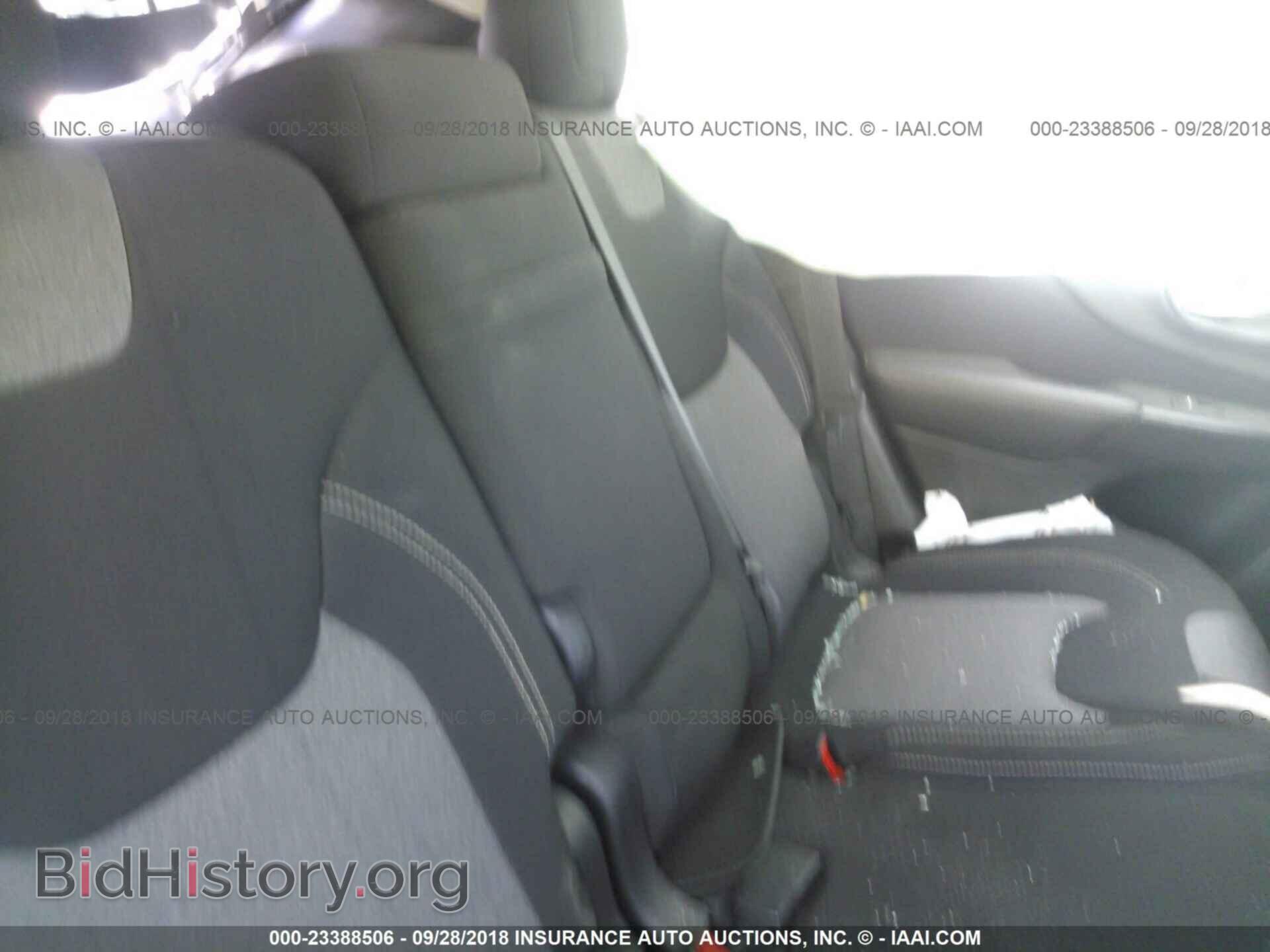 2014 Jeep Cherokee - VIN: 1C4PJLCS8EW105142 - Фото 8