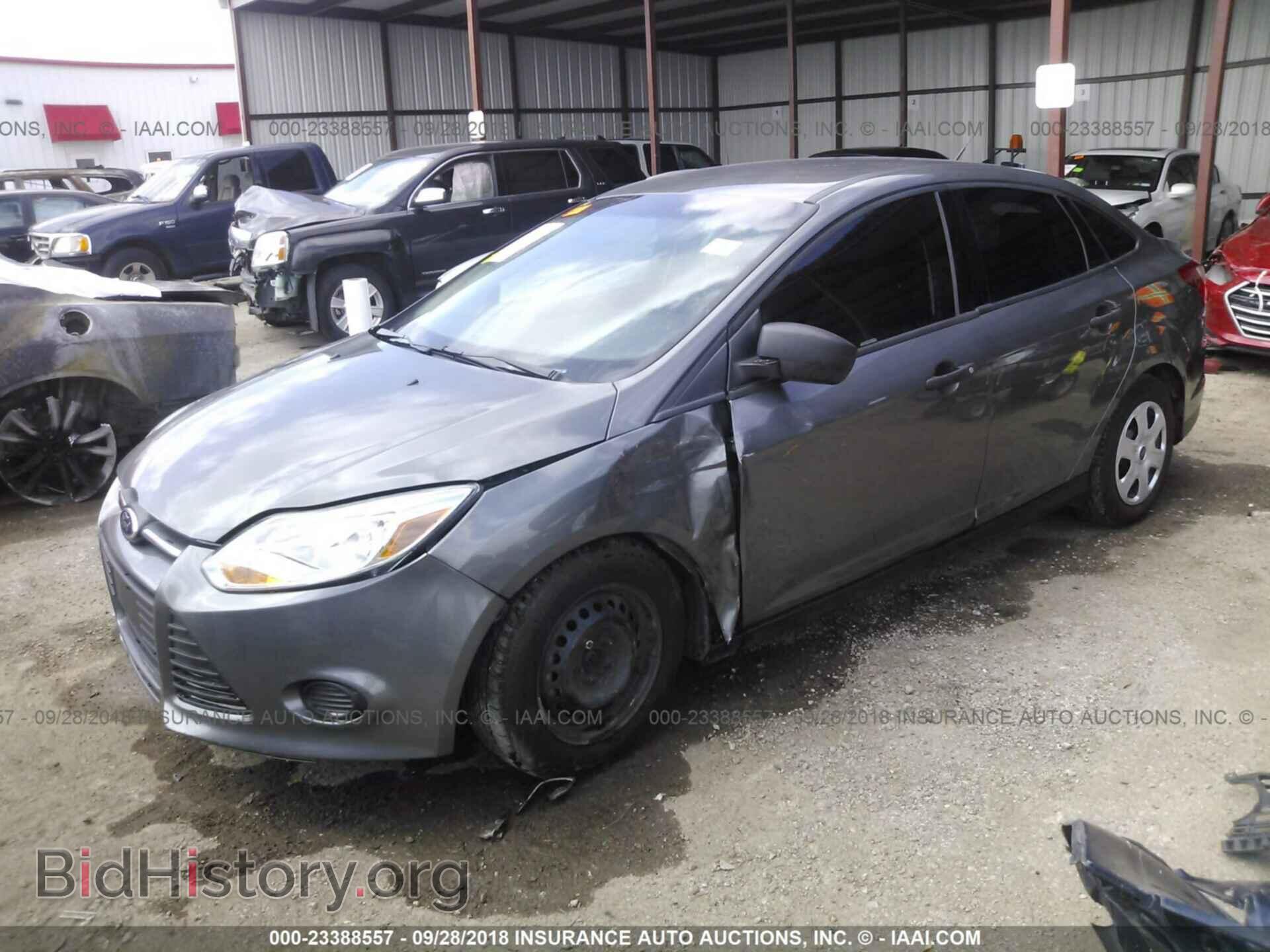 2012 Ford Focus - VIN: 1FAHP3E25CL385798 - Photo 2