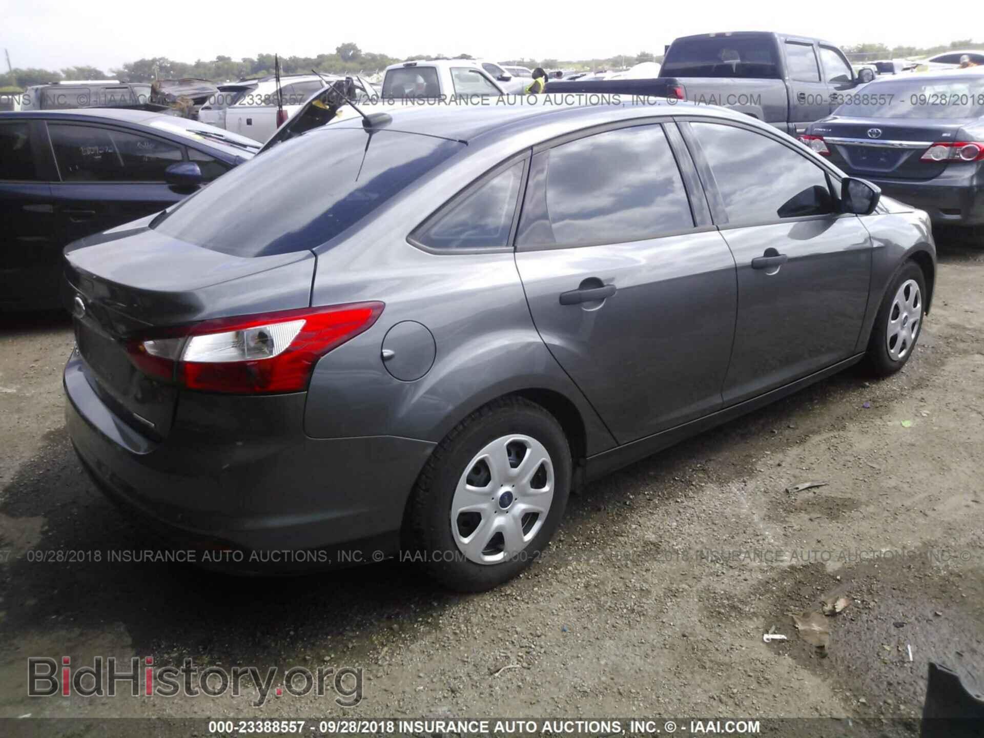 2012 Ford Focus - VIN: 1FAHP3E25CL385798 - Photo 4
