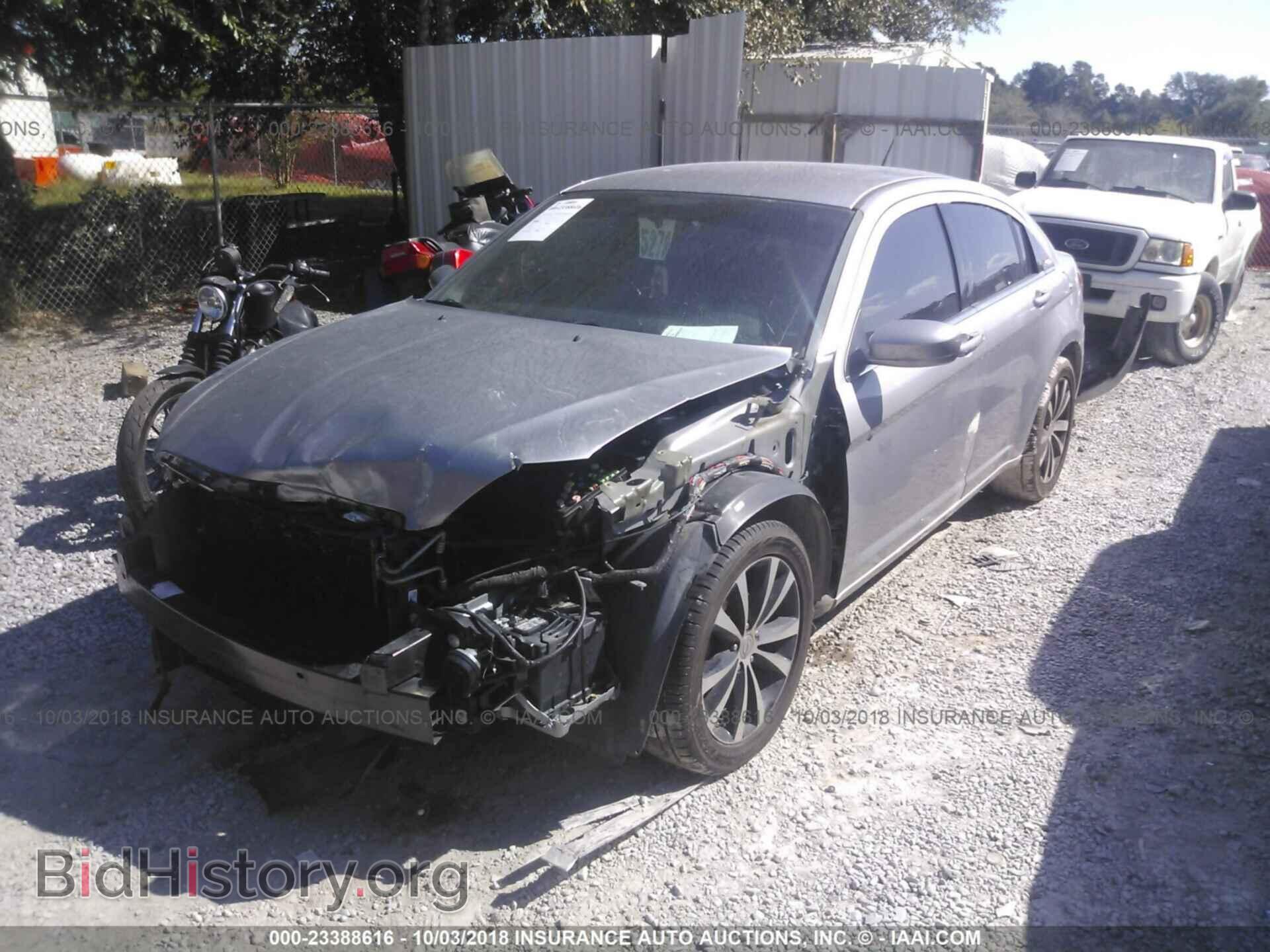 2014 Chrysler 200 - VIN: 1C3CCBBG2EN158445 - Photo 2