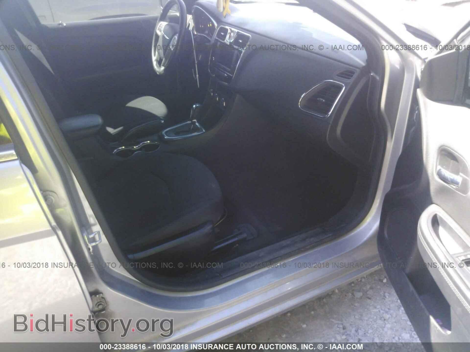 2014 Chrysler 200 - VIN: 1C3CCBBG2EN158445 - Photo 5