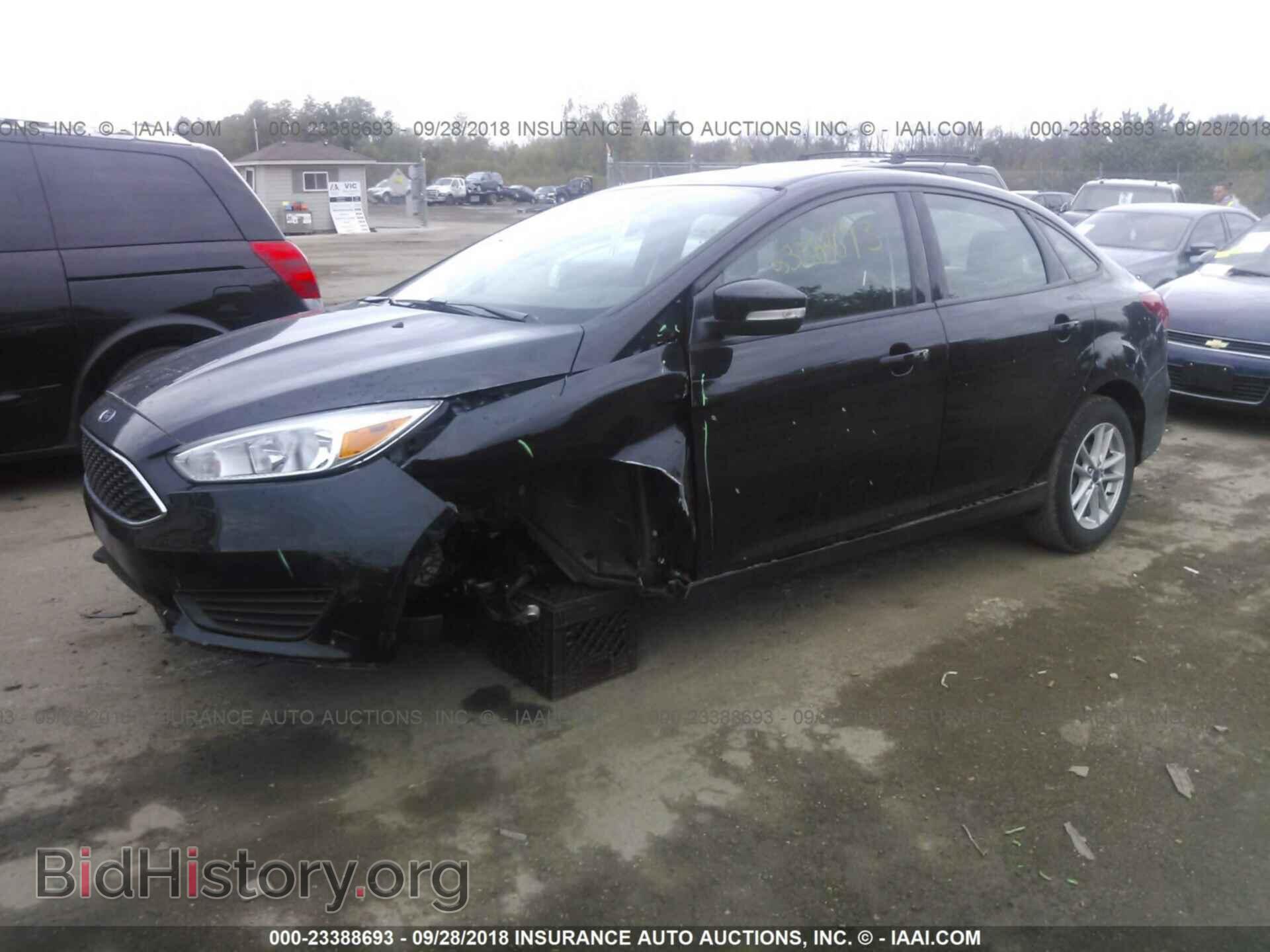 2016 Ford Focus - VIN: 1FADP3F26GL357687 - Фото 2