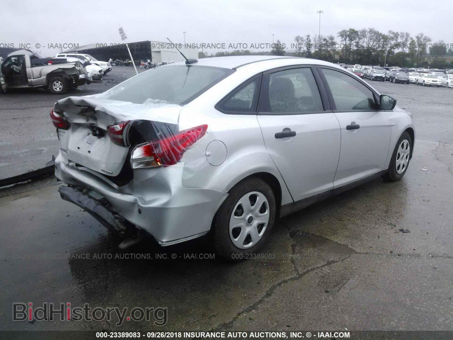 2016 Ford Focus - VIN: 1FADP3E2XGL402079 - Photo 4