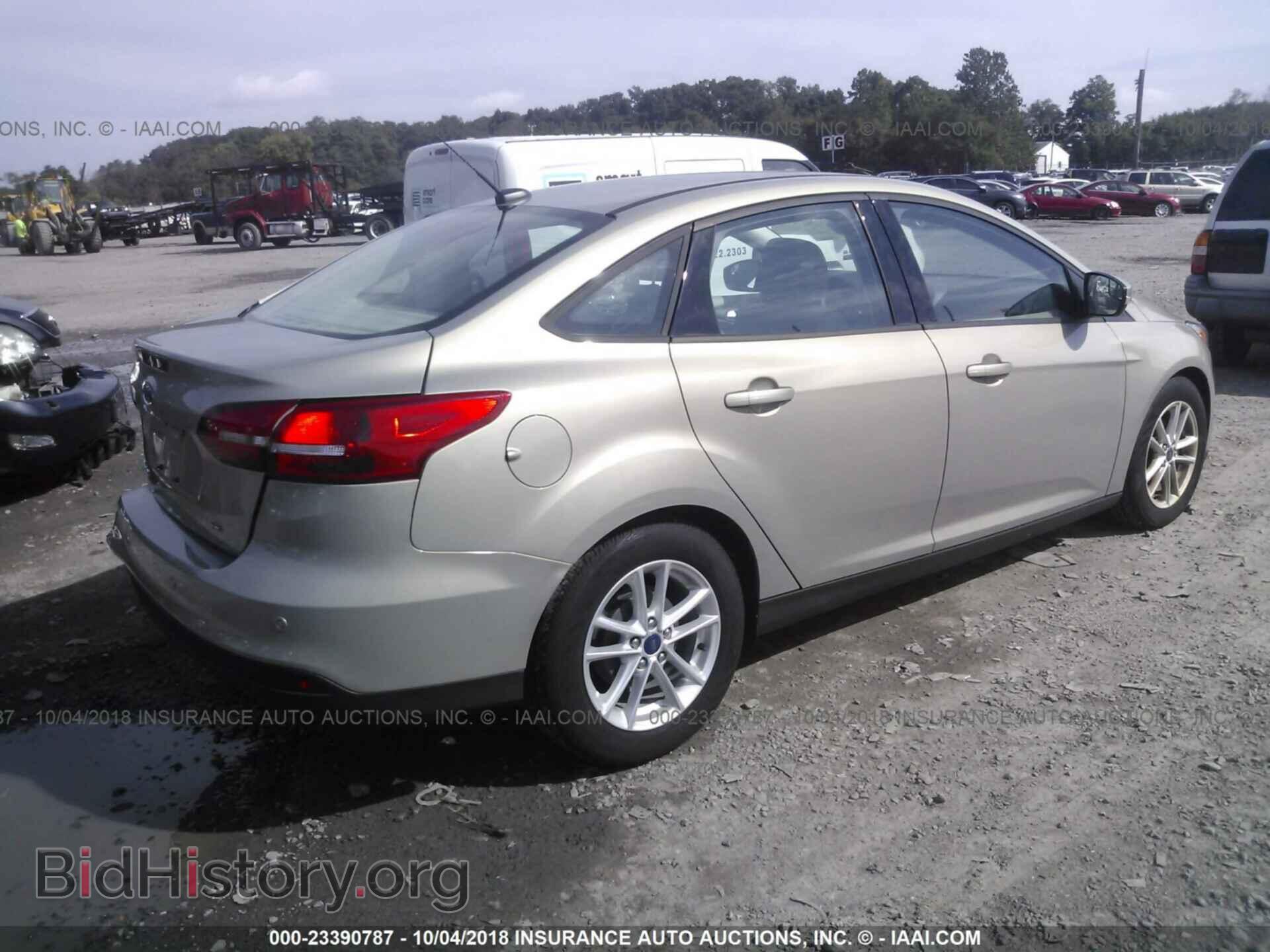 2016 Ford Focus - VIN: 1FADP3F28GL367542 - Photo 4