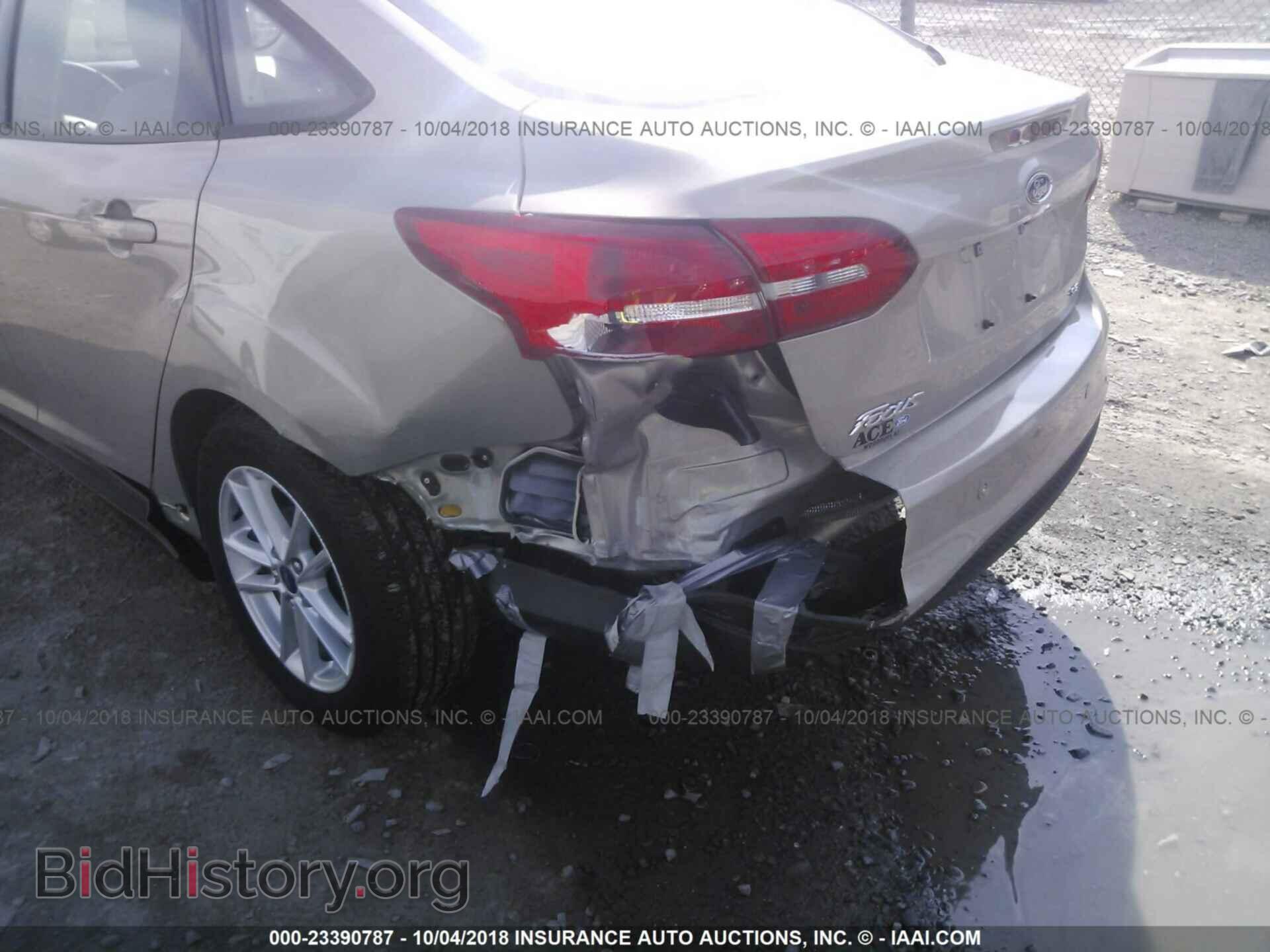 2016 Ford Focus - VIN: 1FADP3F28GL367542 - Photo 6