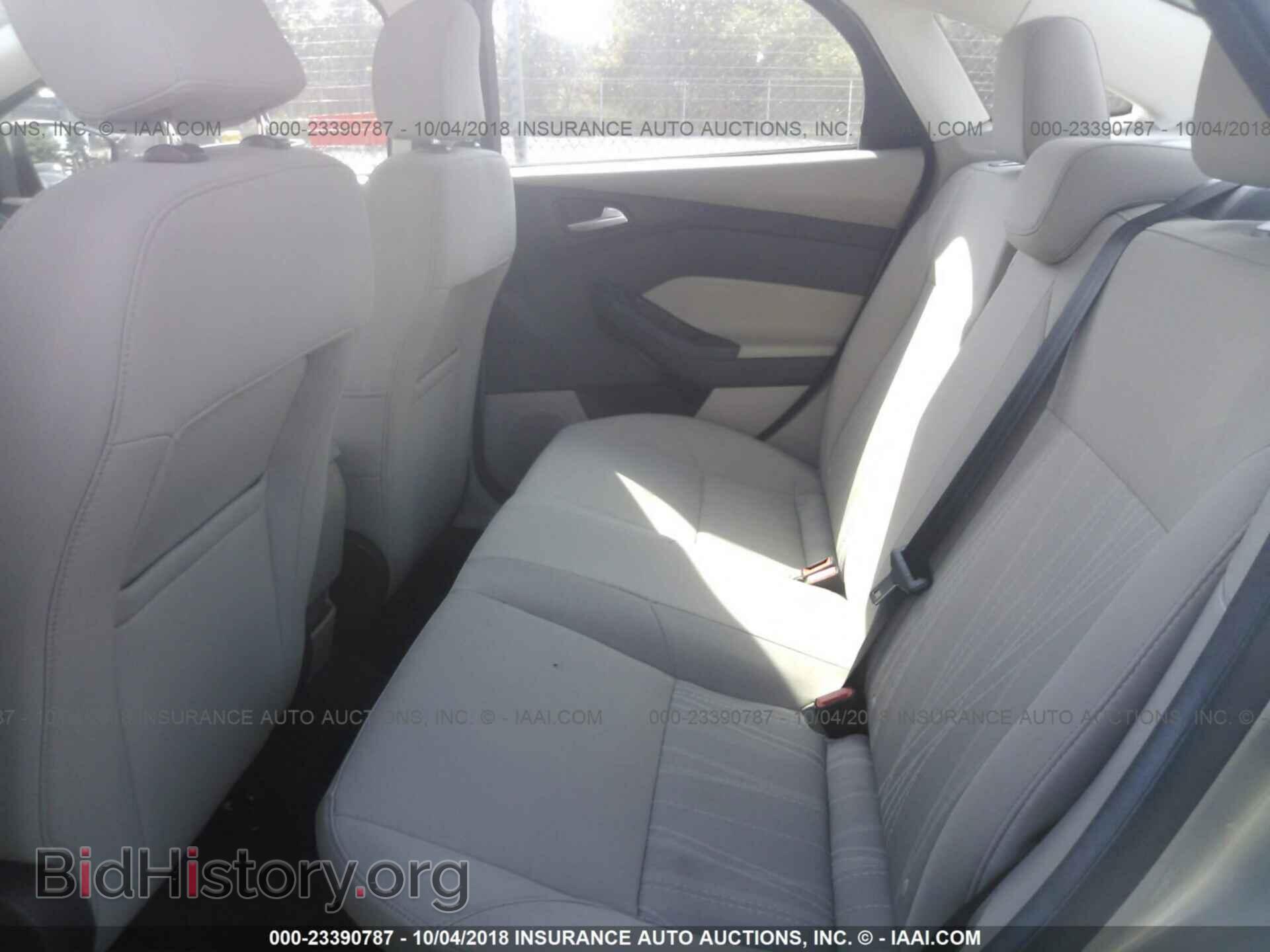 2016 Ford Focus - VIN: 1FADP3F28GL367542 - Photo 8