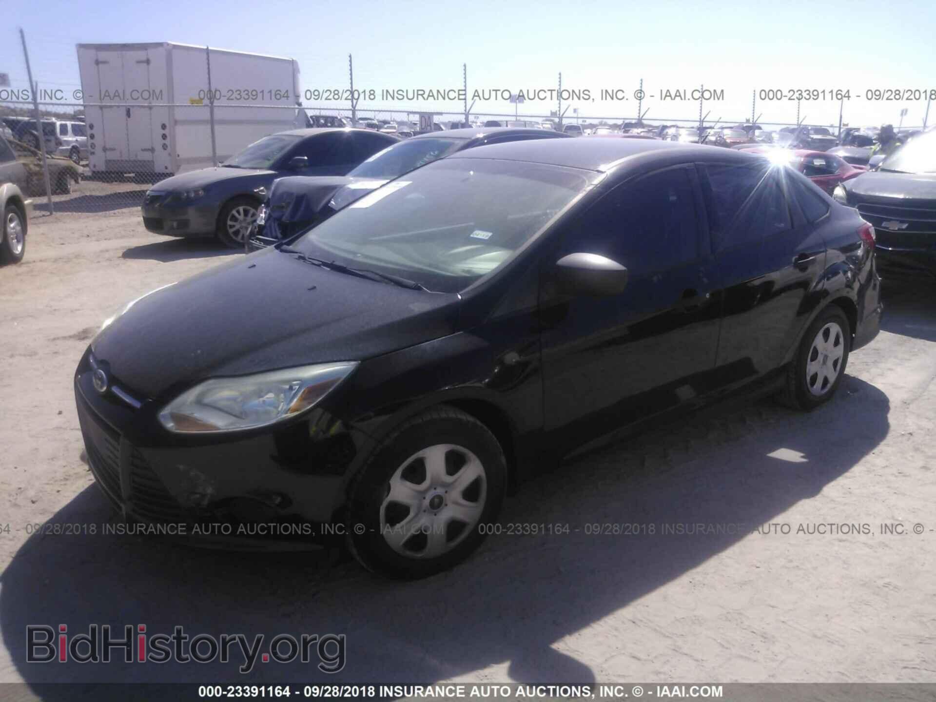 2013 Ford Focus - VIN: 1FADP3E29DL133651 - Photo 2
