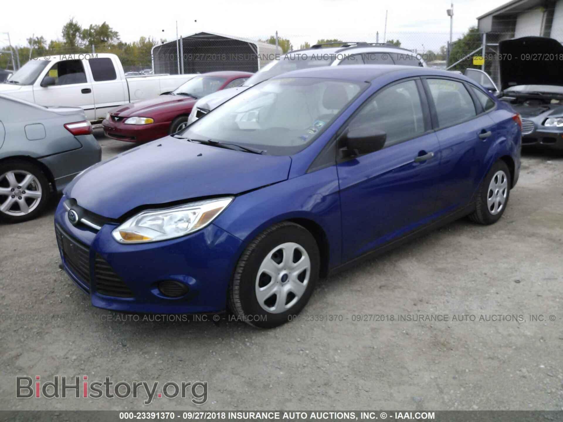 2012 Ford Focus - VIN: 1FAHP3E23CL404364 - Фото 2