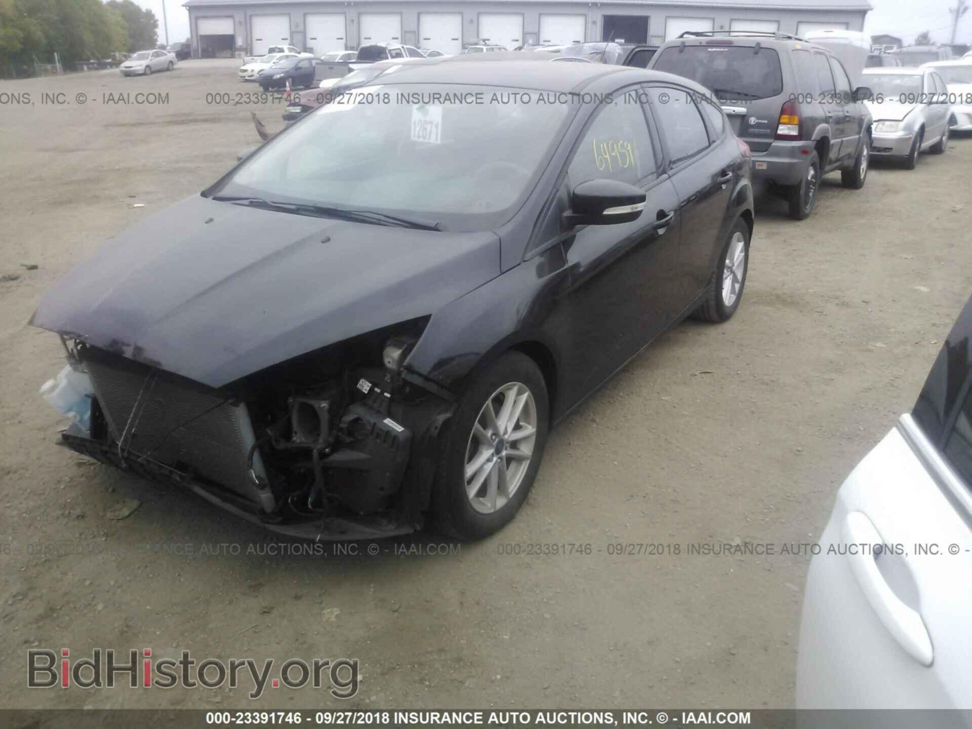 2016 Ford Focus - VIN: 1FADP3K28GL284540 - Photo 2