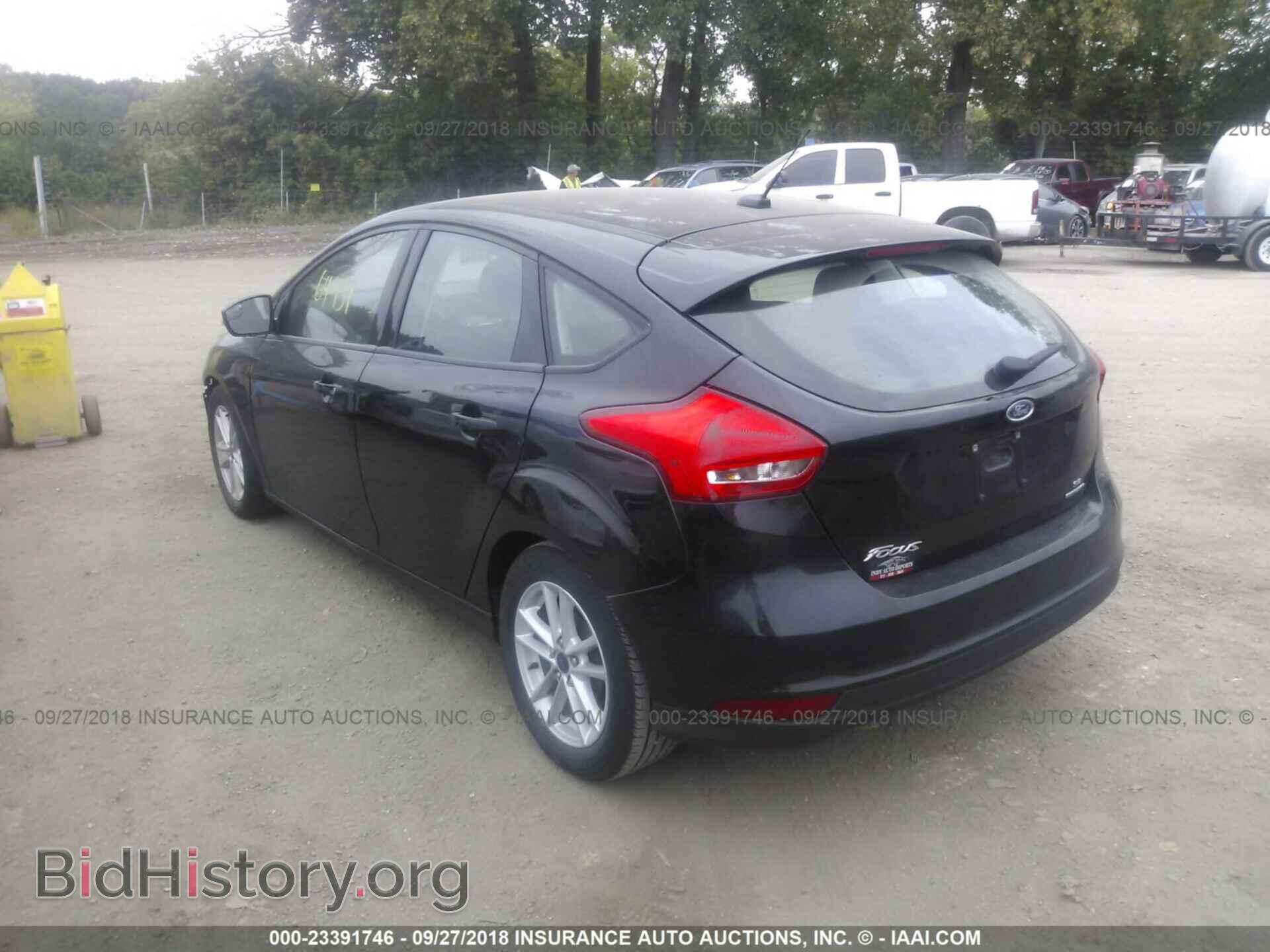 2016 Ford Focus - VIN: 1FADP3K28GL284540 - Photo 3