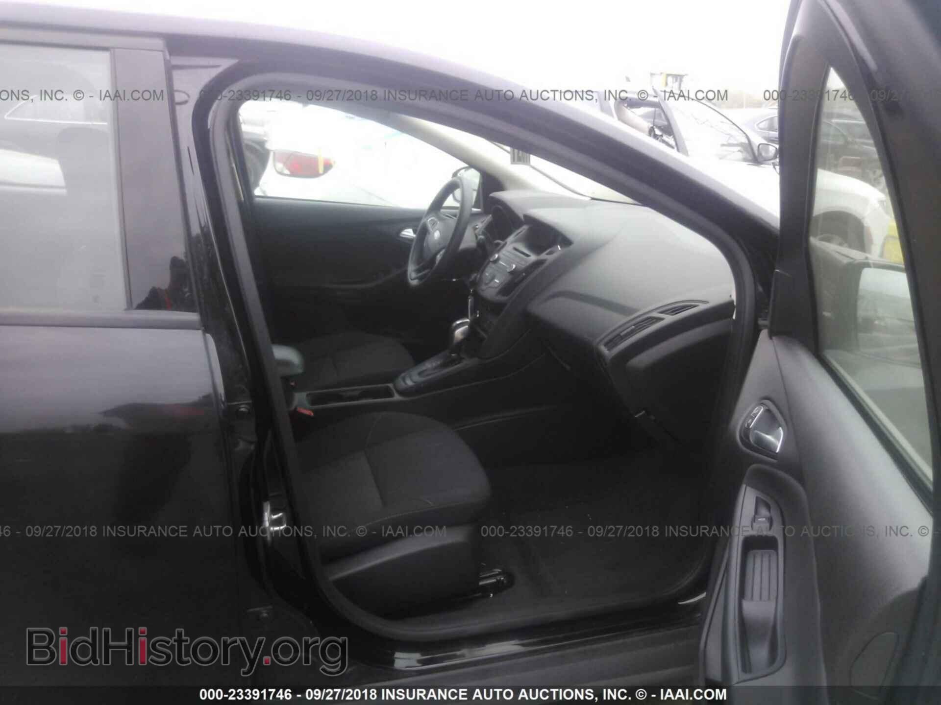 2016 Ford Focus - VIN: 1FADP3K28GL284540 - Photo 5
