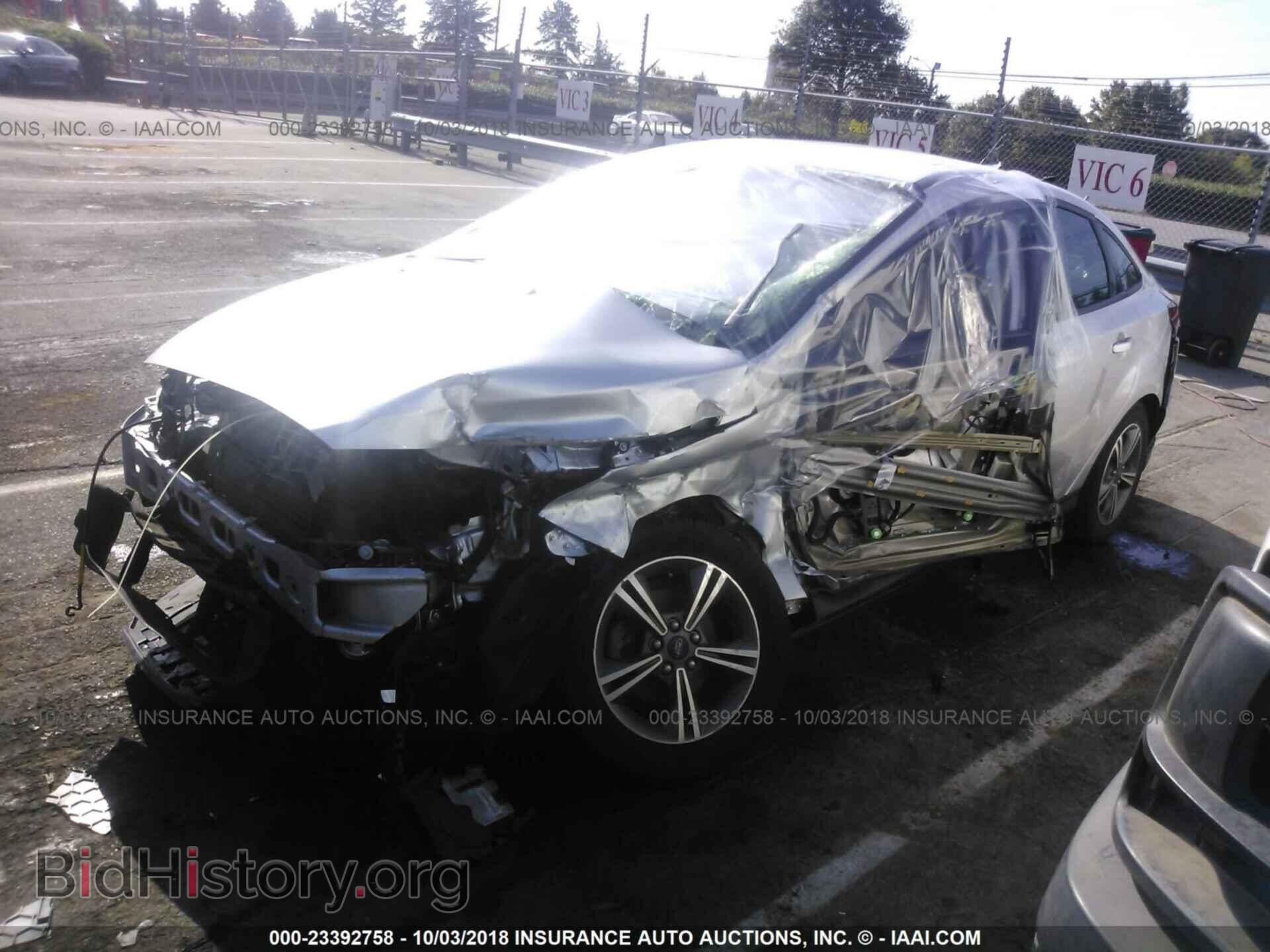 2016 Ford Focus - VIN: 1FADP3FE5GL219259 - Photo 2