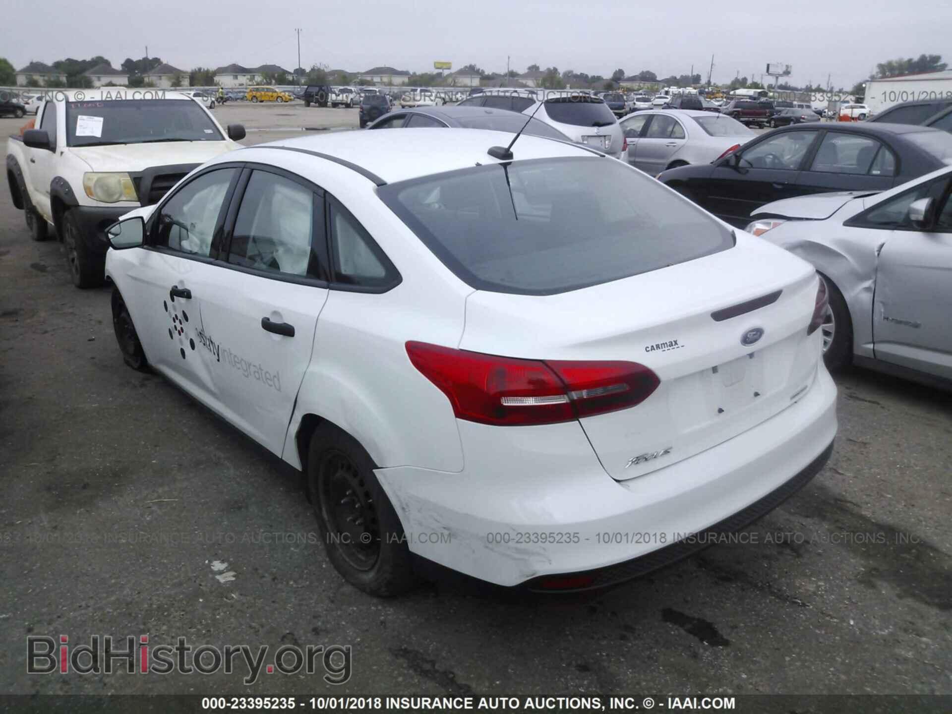 2016 Ford Focus - VIN: 1FADP3E26GL344021 - Photo 3