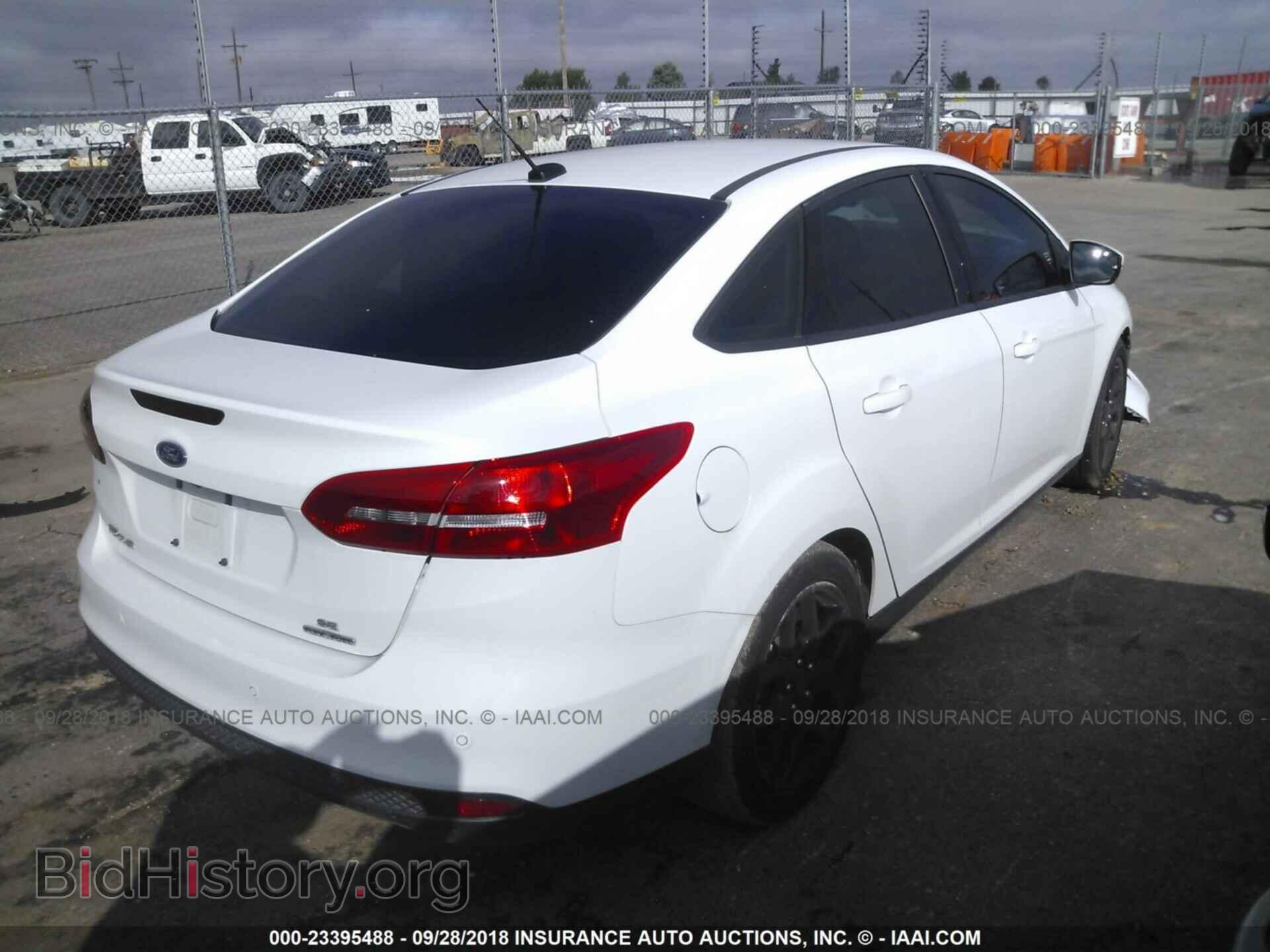 2016 Ford Focus - VIN: 1FADP3F21GL379130 - Photo 4