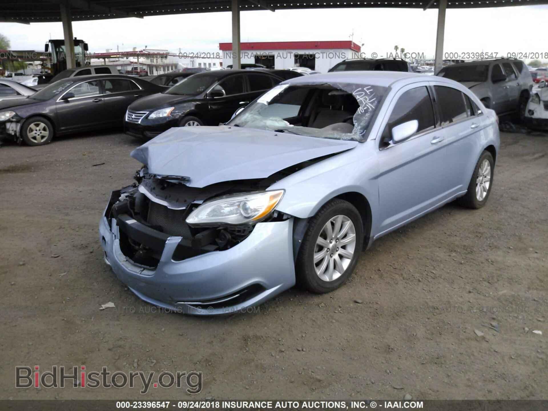 2013 Chrysler 200 - VIN: 1C3CCBBG7DN559858 - Фото 2