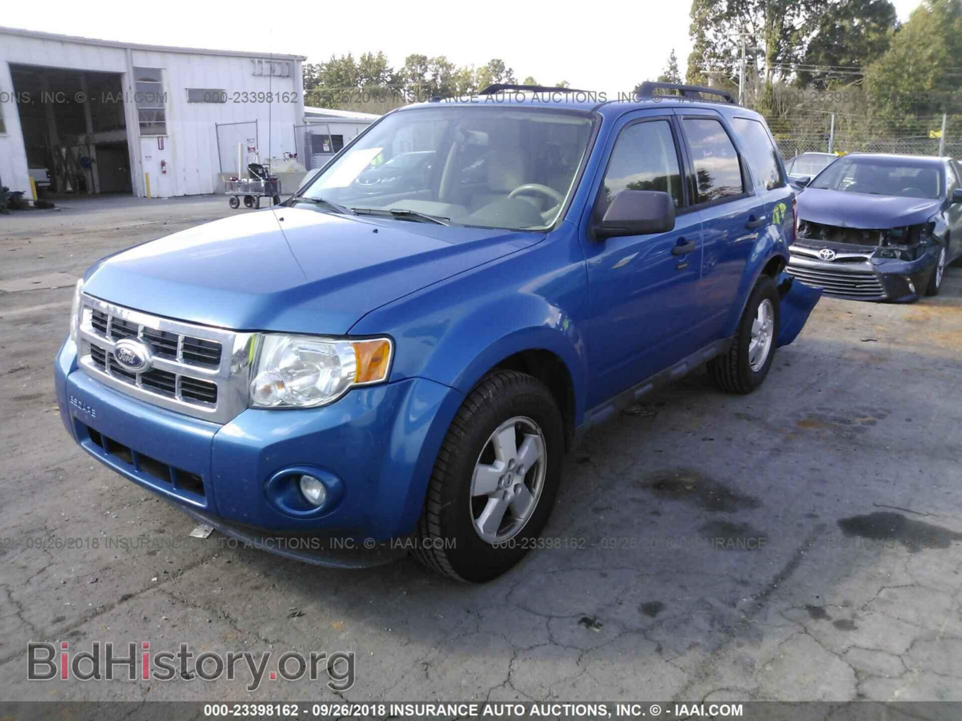 2012 Ford Escape - VIN: 1FMCU0DG1CKC19451 - Photo 2