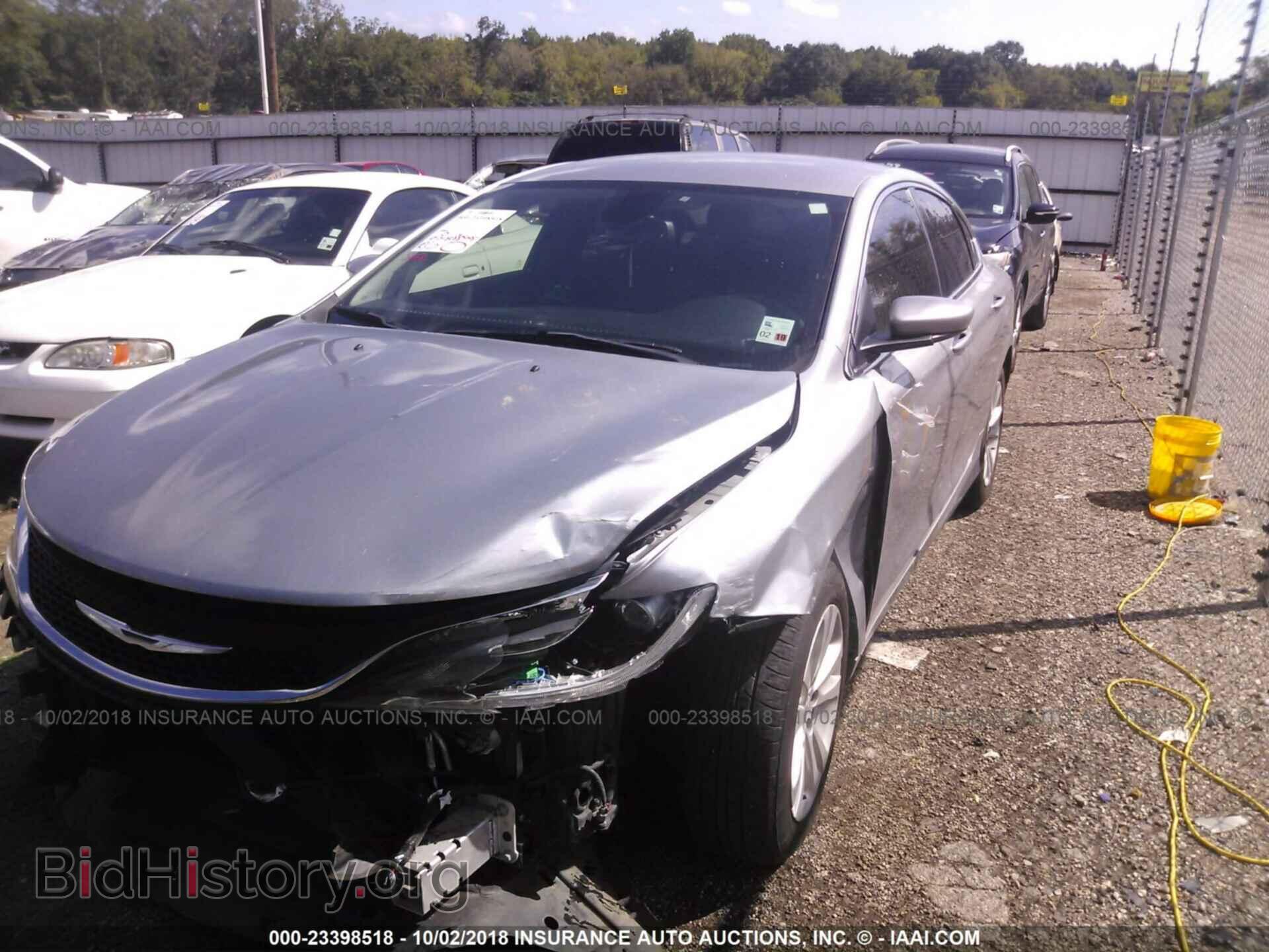 2015 Chrysler 200 - VIN: 1C3CCCAB3FN574758 - Photo 2