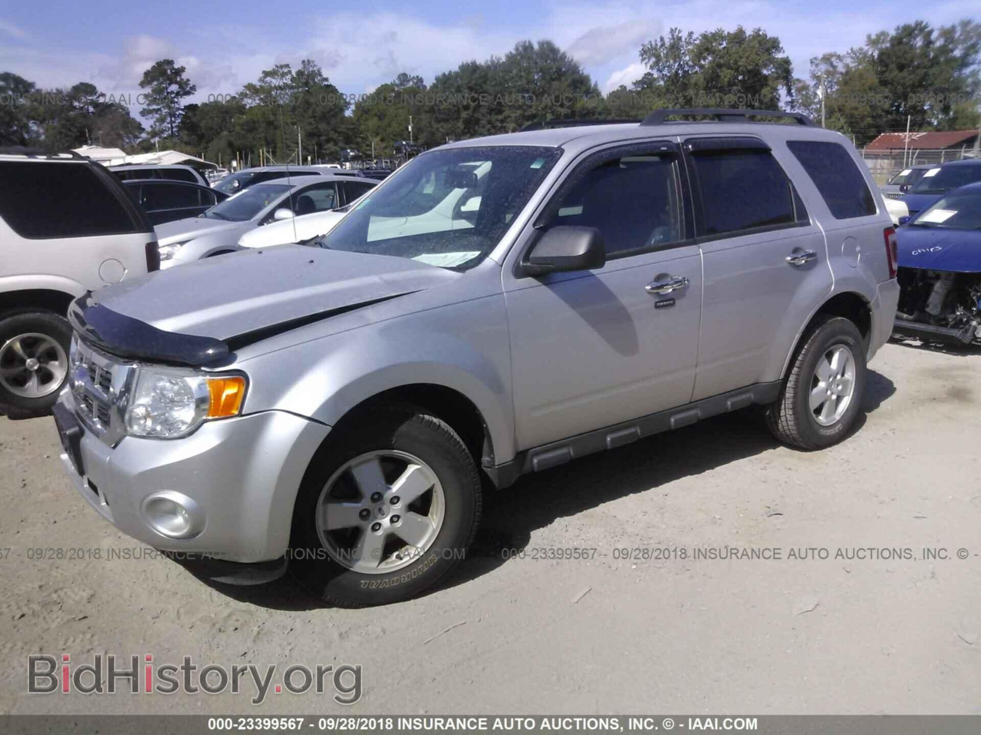 2011 Ford Escape - VIN: 1FMCU9DG1BKB27050 - Фото 2
