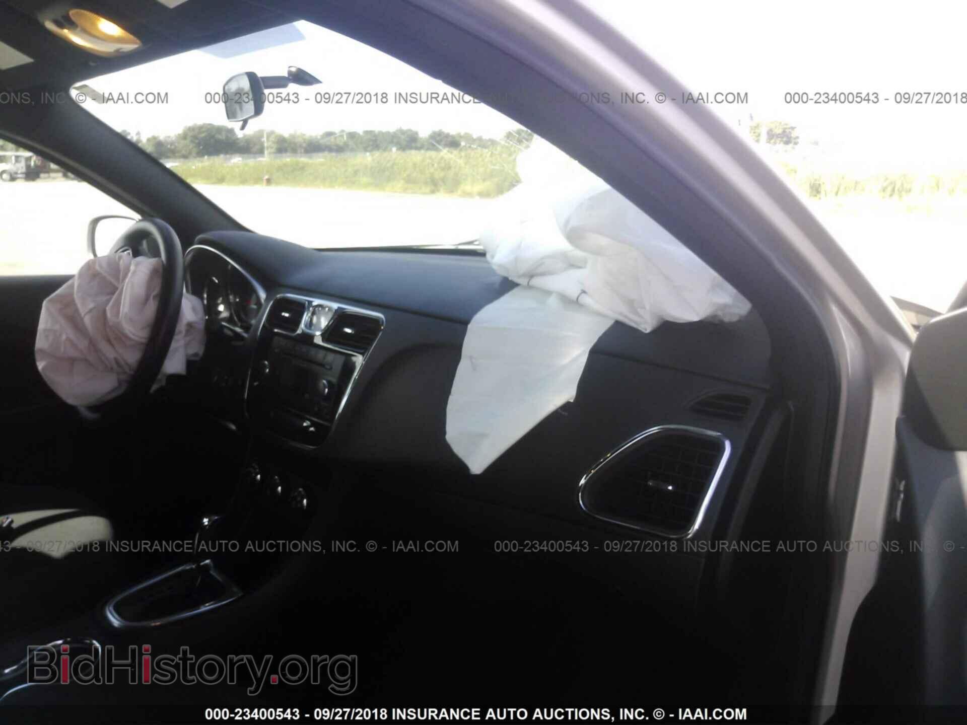 2014 Chrysler 200 - VIN: 1C3CCBAB4EN143466 - Photo 5