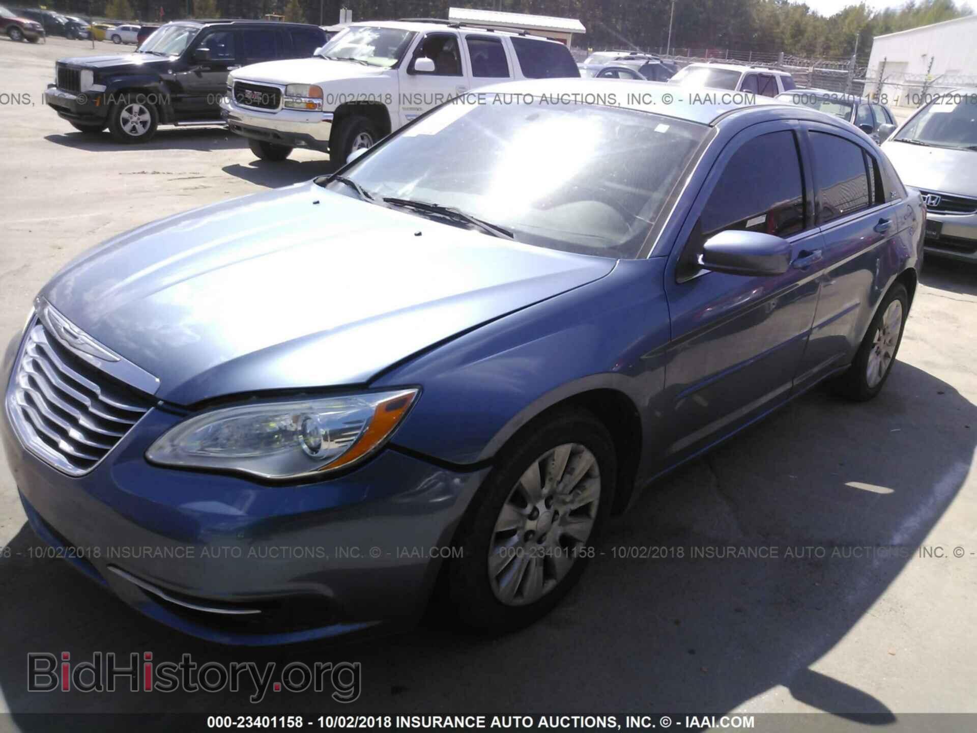 2011 Chrysler 200 - VIN: 1C3BC4FB7BN558602 - Фото 2