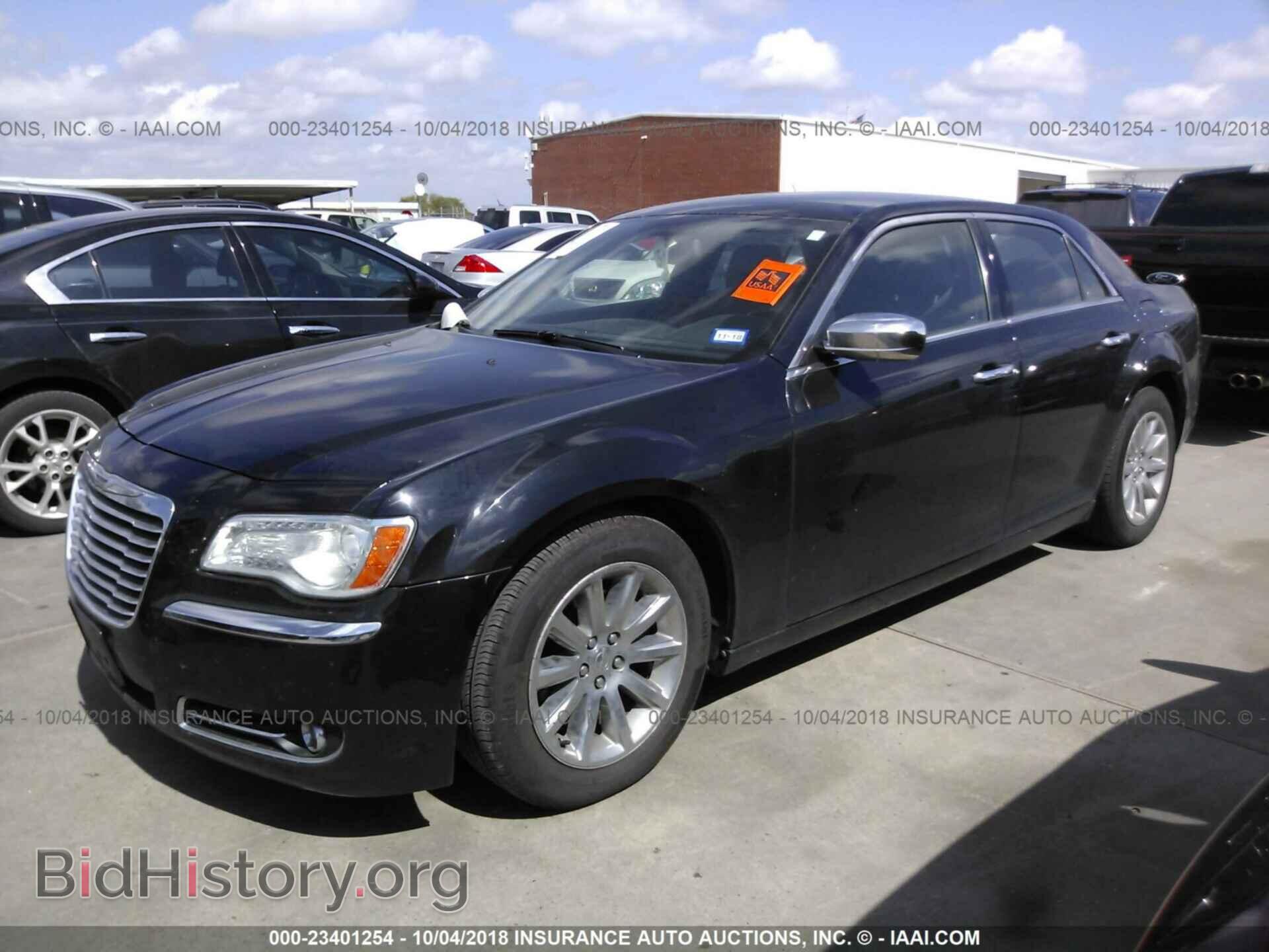 2013 Chrysler 300c - VIN: 2C3CCAEG5DH620882 - Фото 2