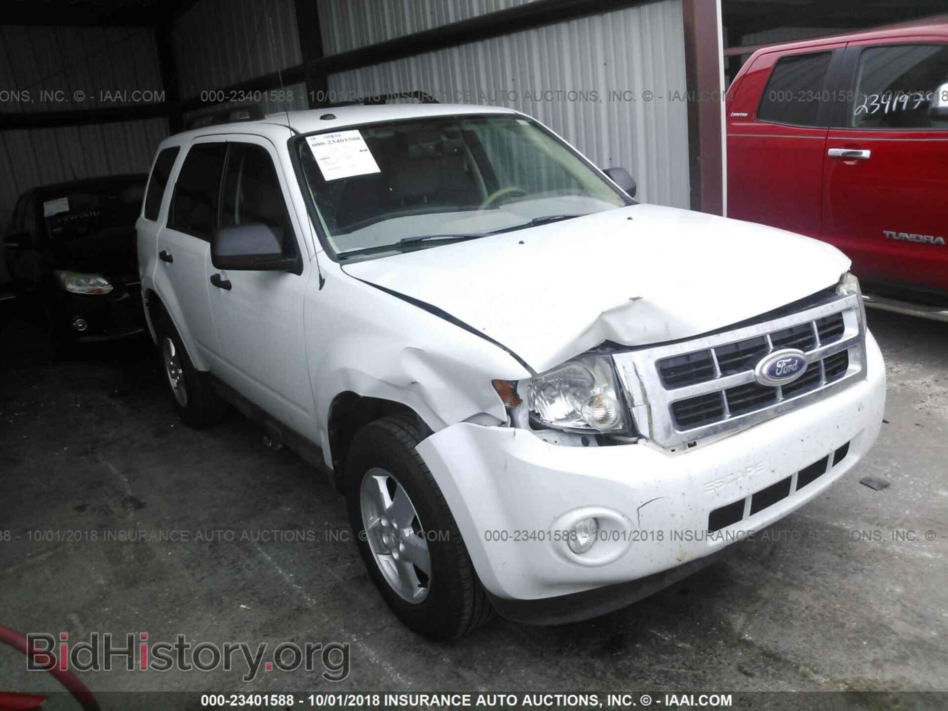 Photo 1FMCU0D76BKB36581 - Ford Escape 2011