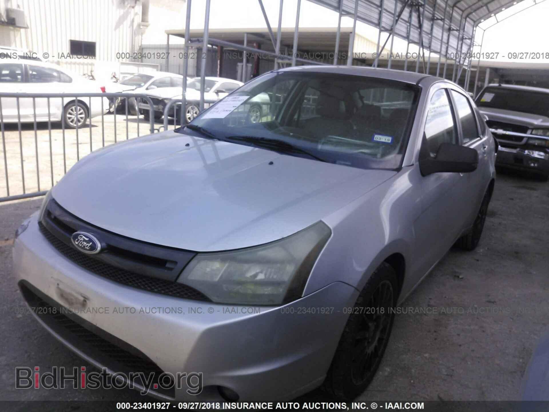 2011 Ford Focus - VIN: 1FAHP3GN1BW107789 - Photo 2