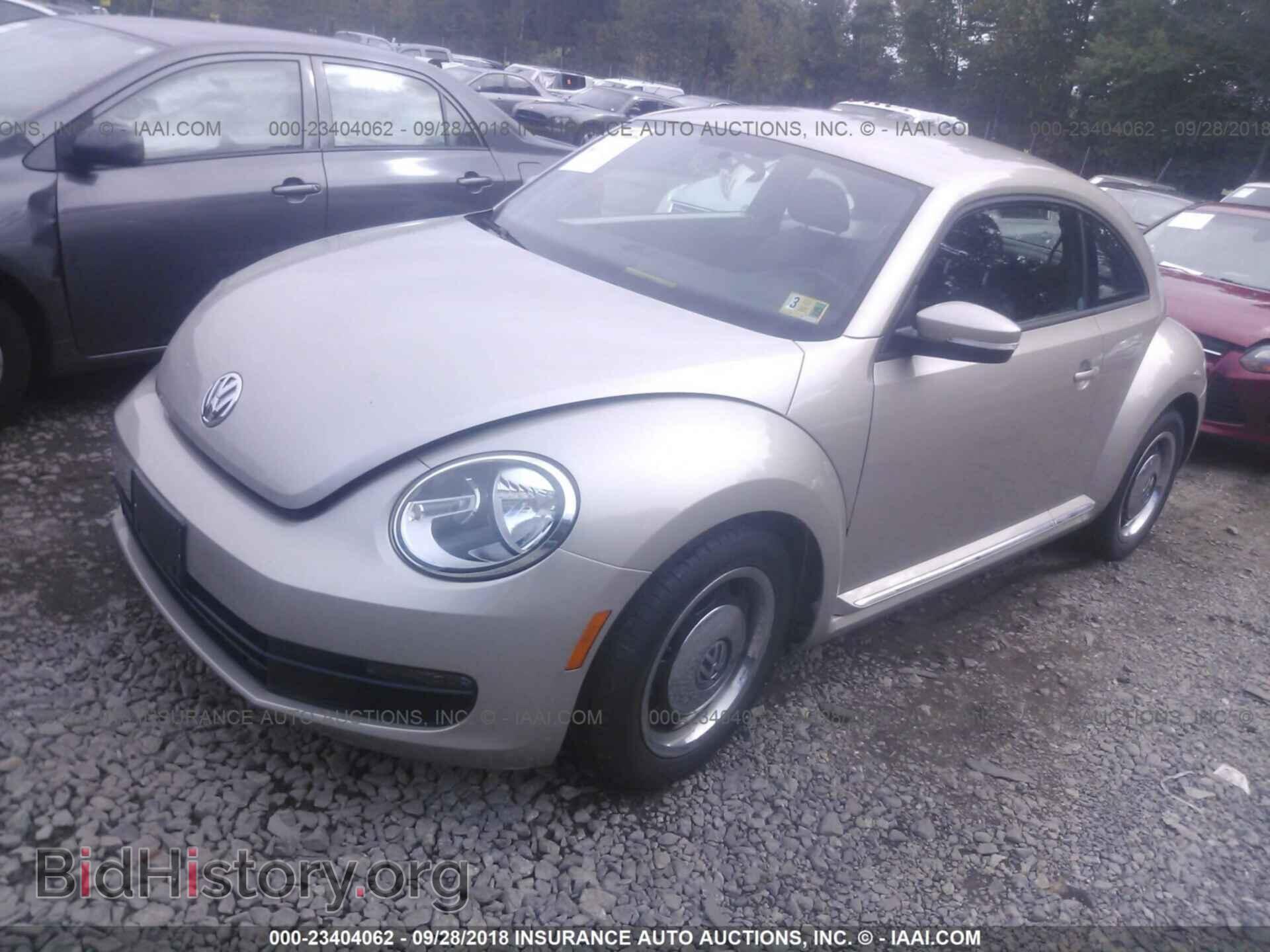 2012 Volkswagen Beetle - VIN: 3VWJP7ATXCM659736 - Фото 2