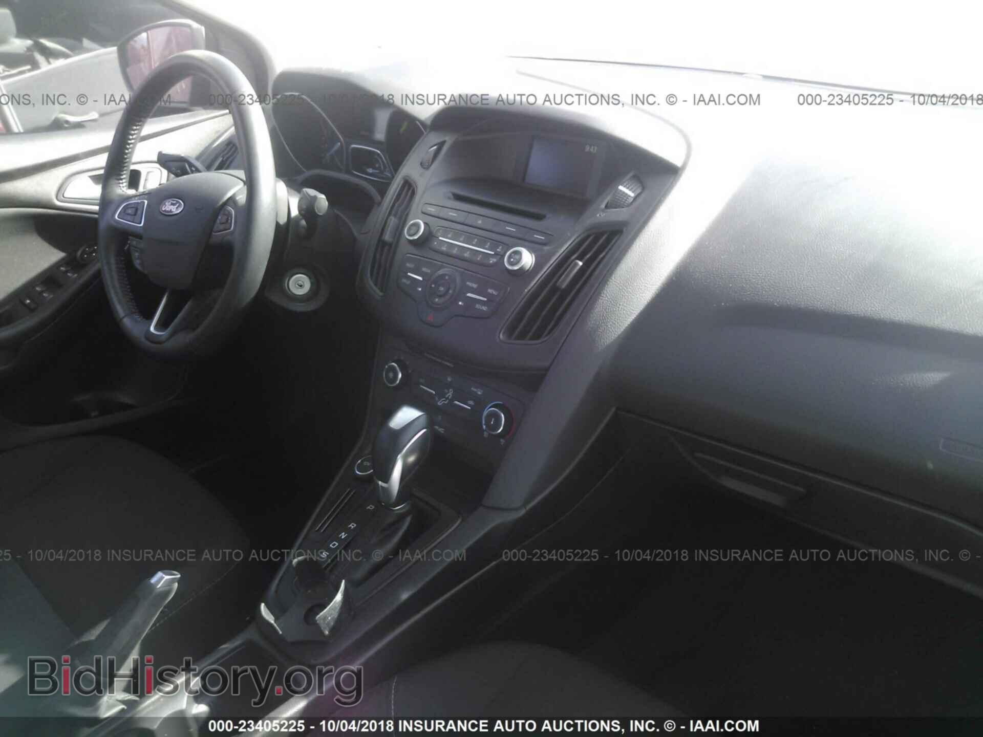 2016 Ford Focus - VIN: 1FADP3F26GL379964 - Photo 5