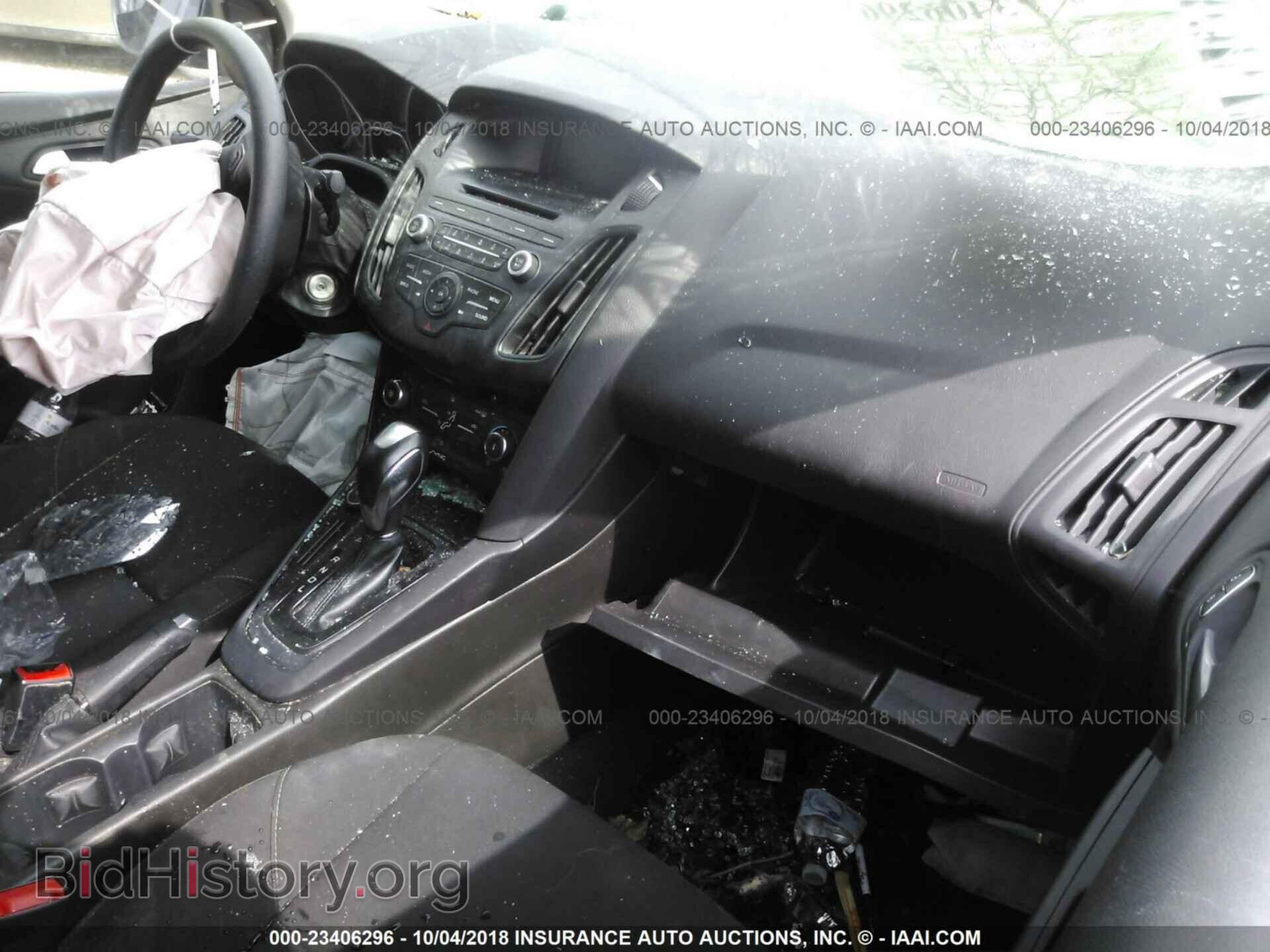 2016 Ford Focus - VIN: 1FADP3F22GL345133 - Photo 5