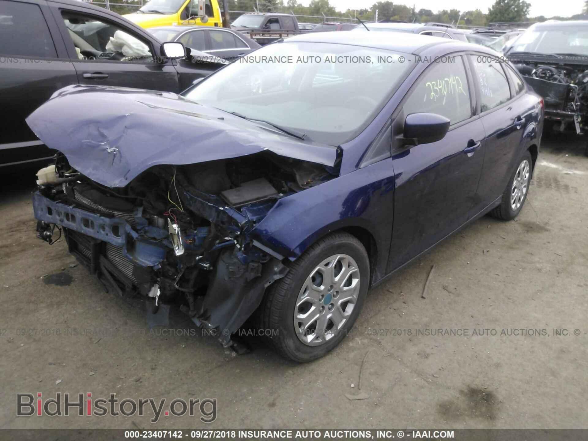 2012 Ford Focus - VIN: 1FAHP3F2XCL104741 - Фото 2