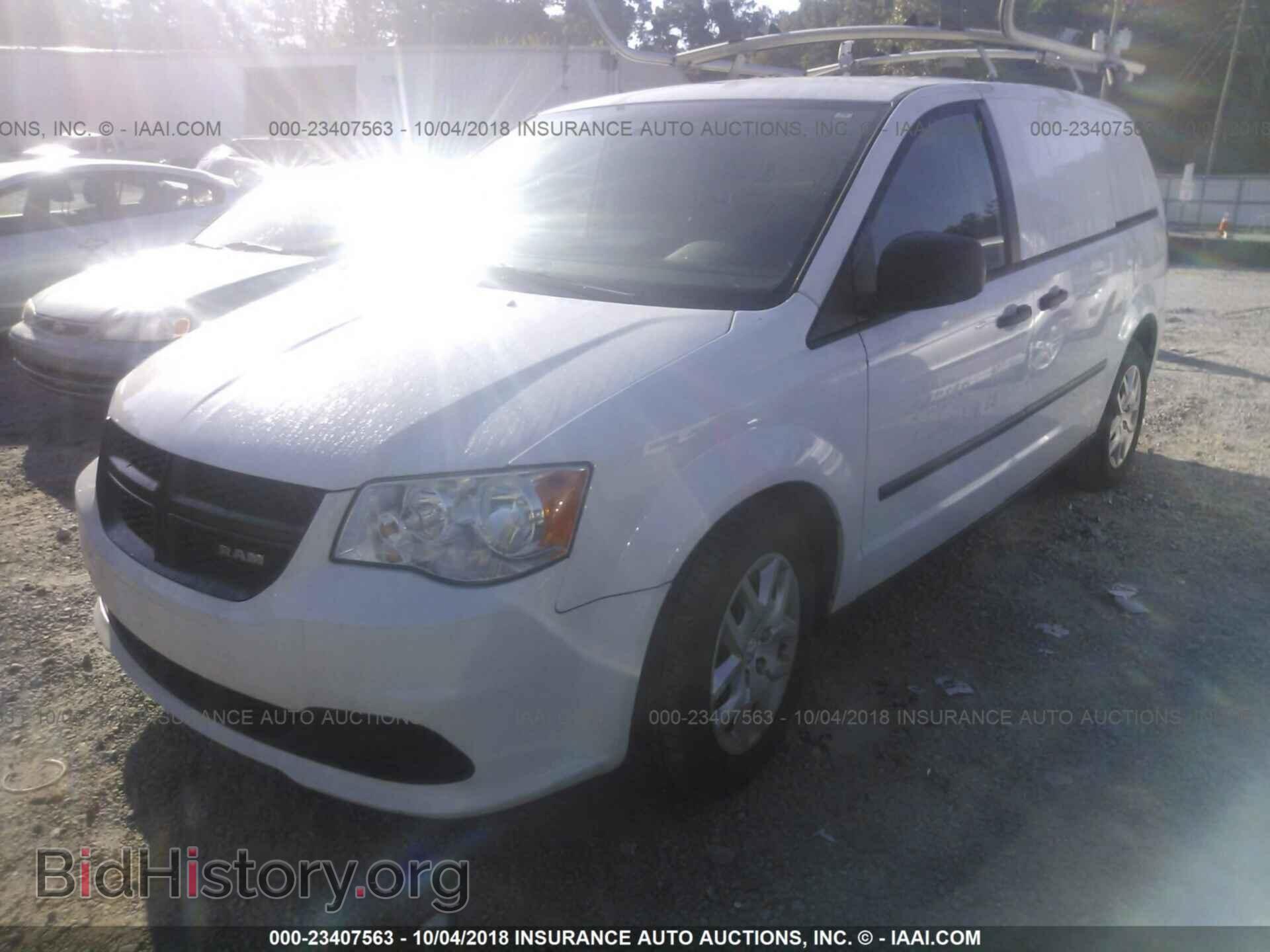 2014 Ram Tradesman - VIN: 2C4JRGAG2ER432813 - Photo 2