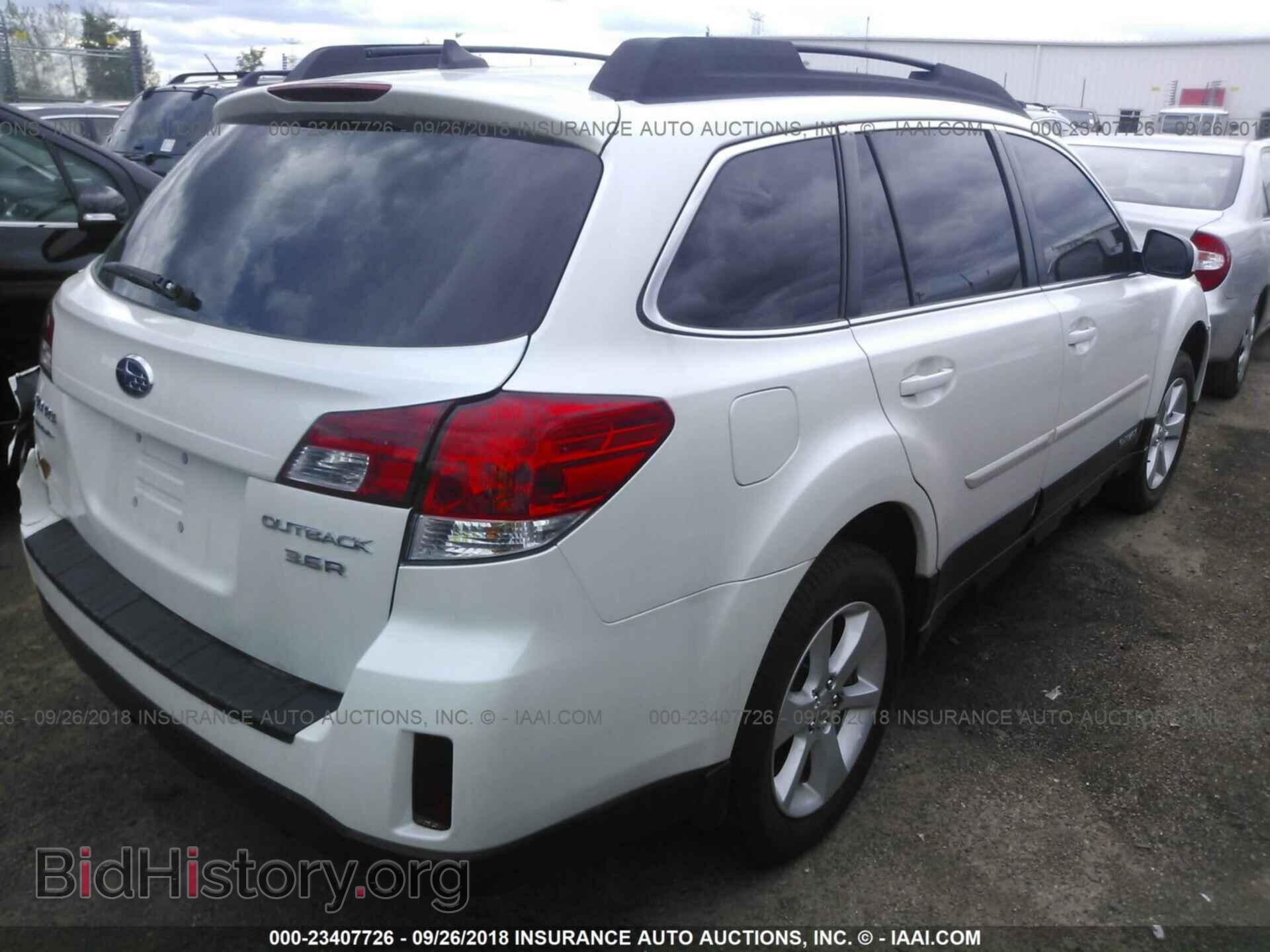 2014 Subaru Outback - VIN: 4S4BRDNCXE2297973 - Фото 4